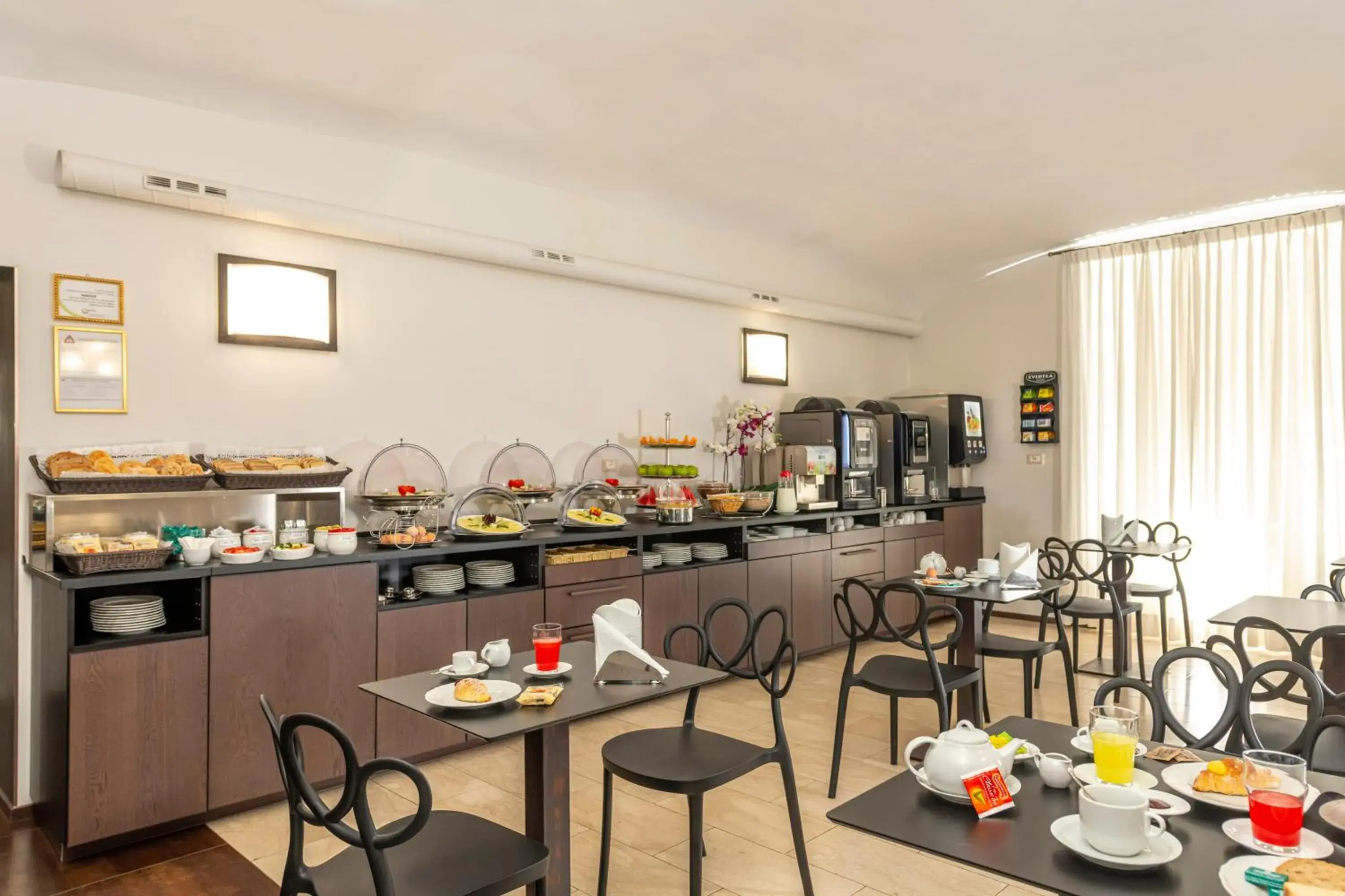 Restaurant/places to eat in Hotel Des Artistes Roma Restaurant/places to eat in Hotel Des Artistes Roma