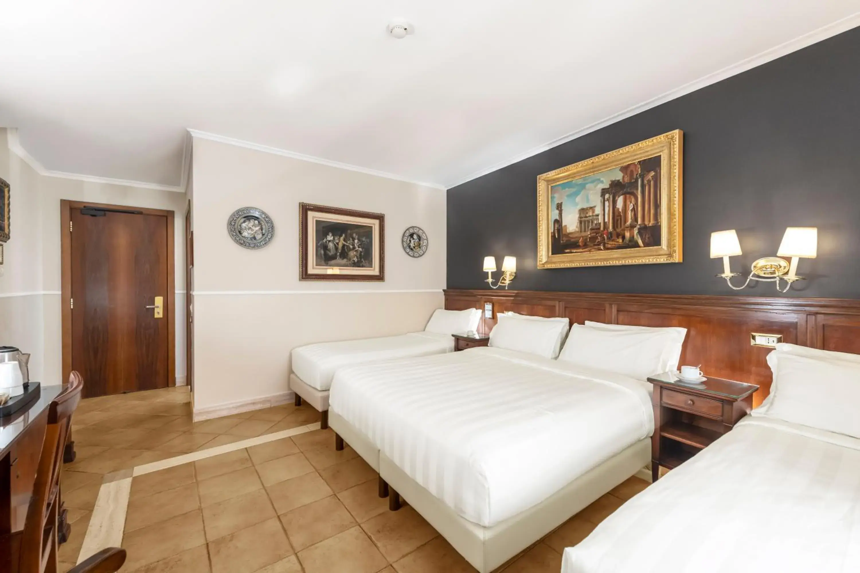 Photo of the whole room, Bed in Hotel Des Artistes Roma Photo of the whole room, Bed in Hotel Des Artistes Roma