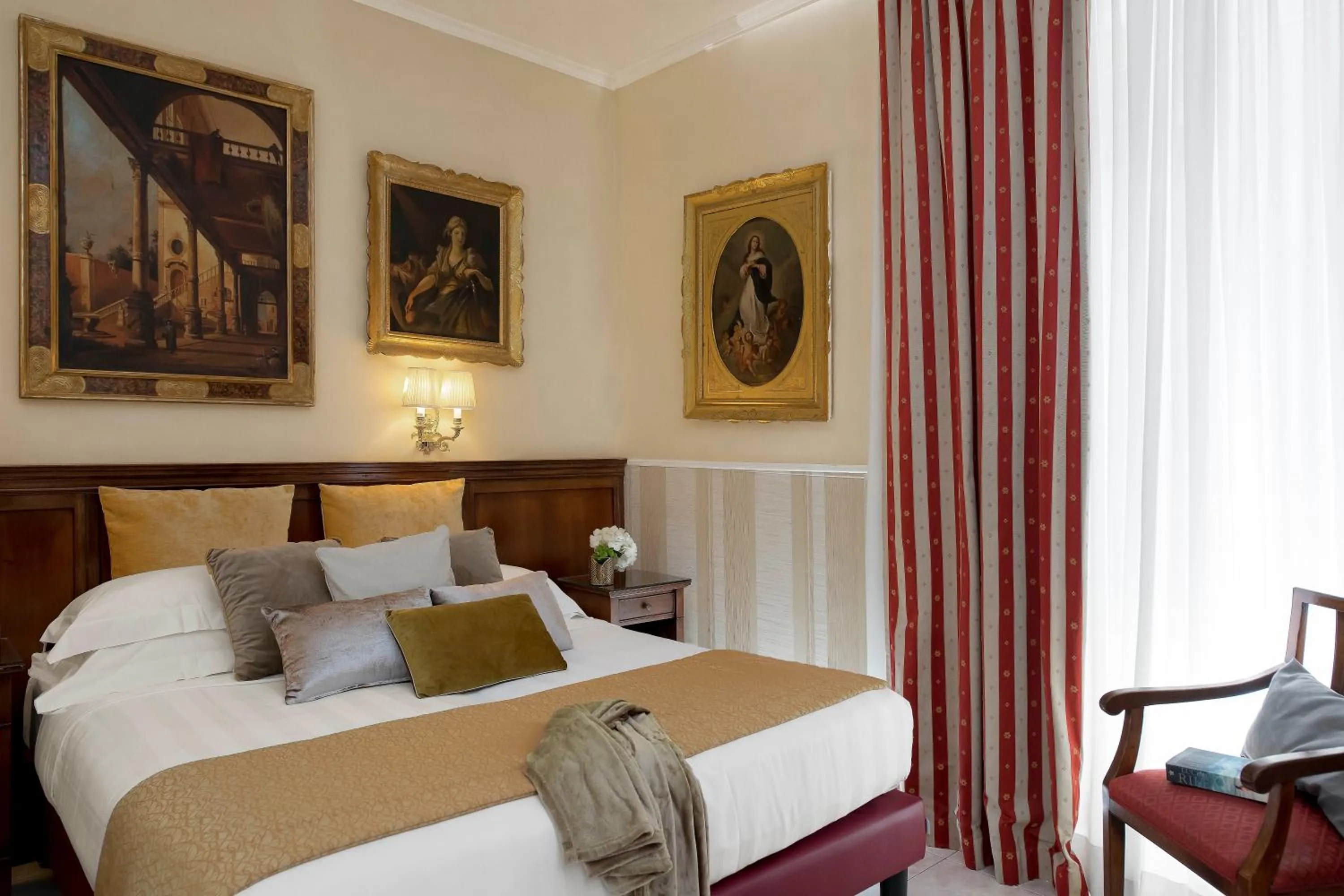 Bedroom, Bed in Hotel Des Artistes Roma