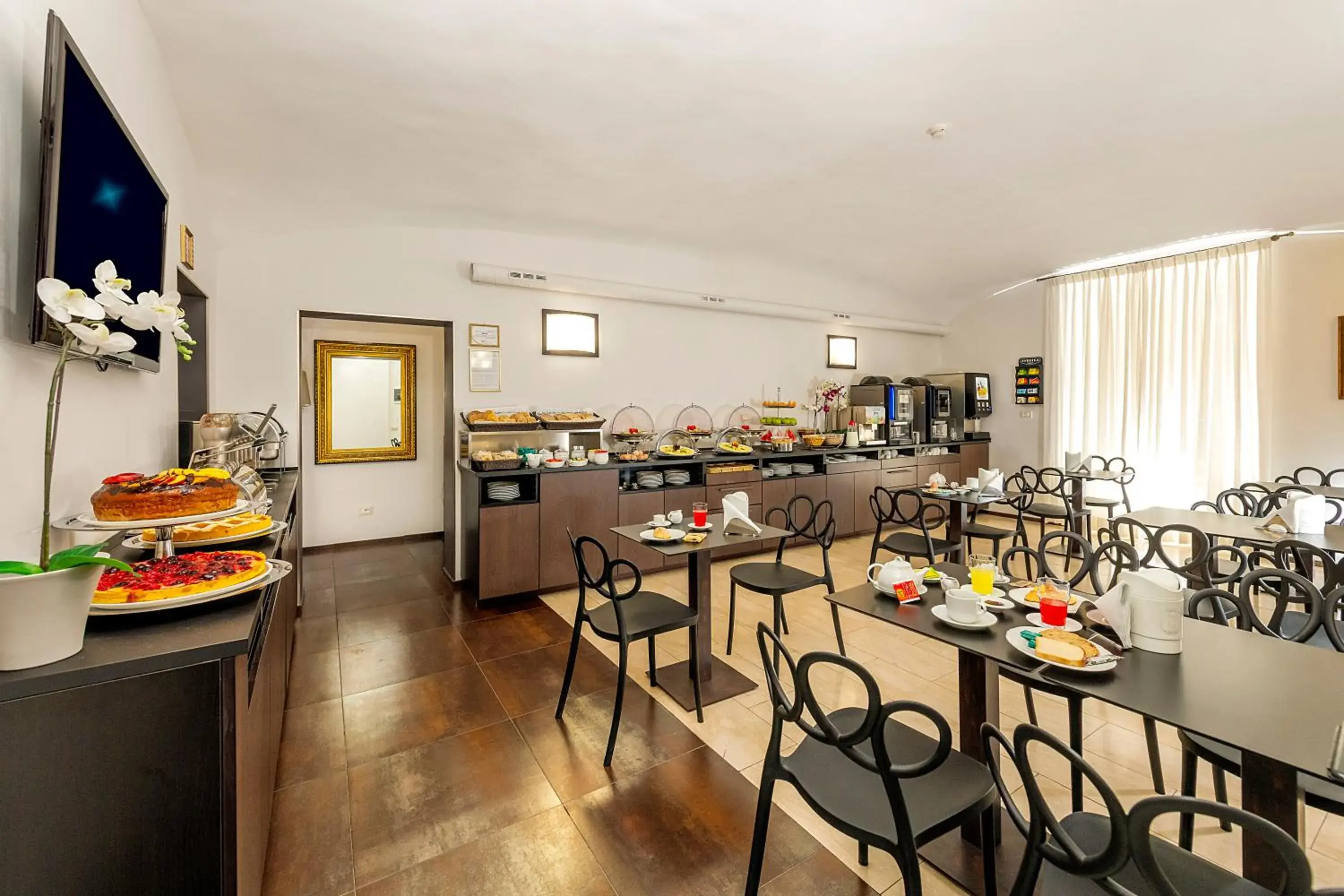 Restaurant/places to eat in Hotel Des Artistes Roma Restaurant/places to eat in Hotel Des Artistes Roma