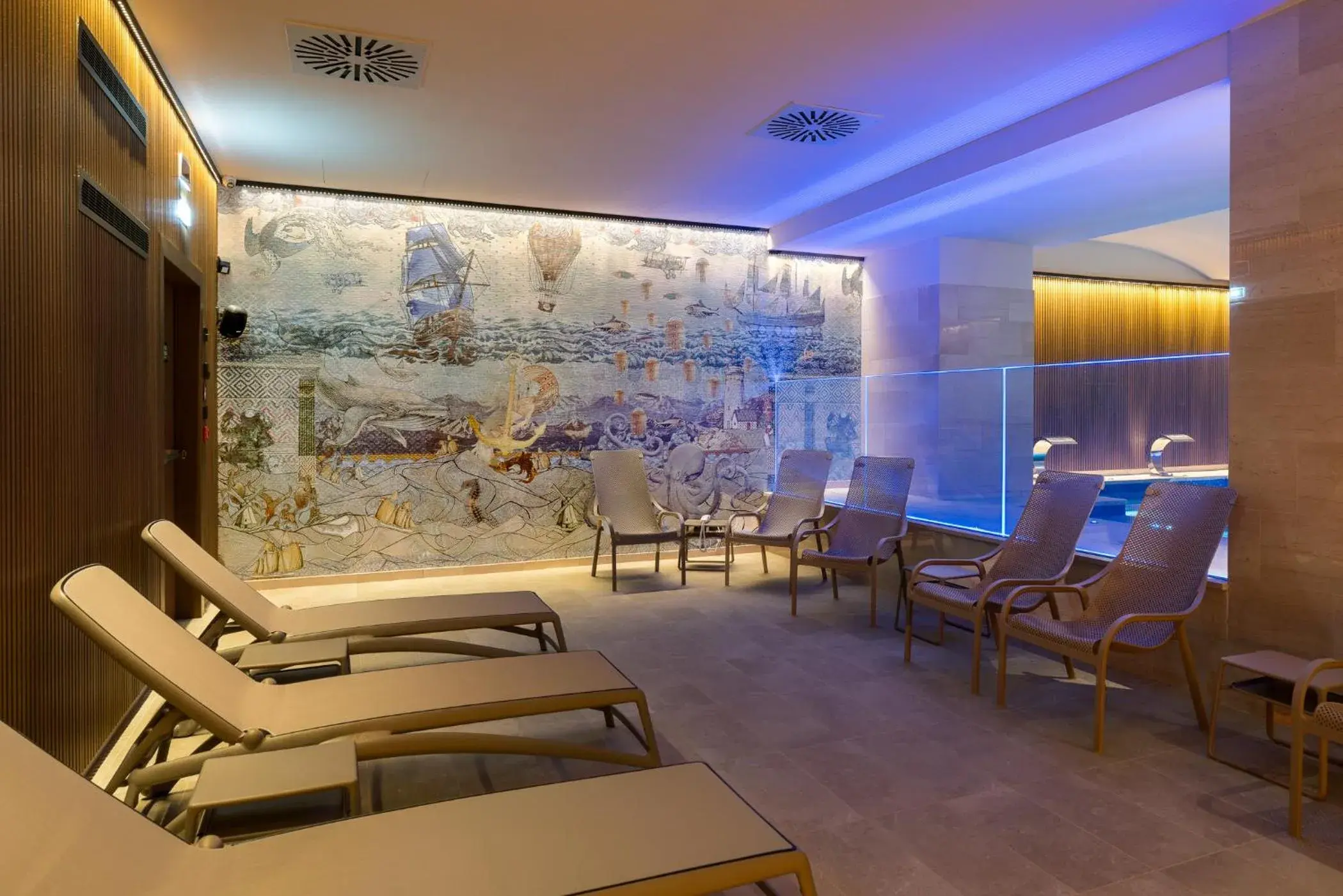 Pool view in Sangallo Palace Pool view in Sangallo Palace