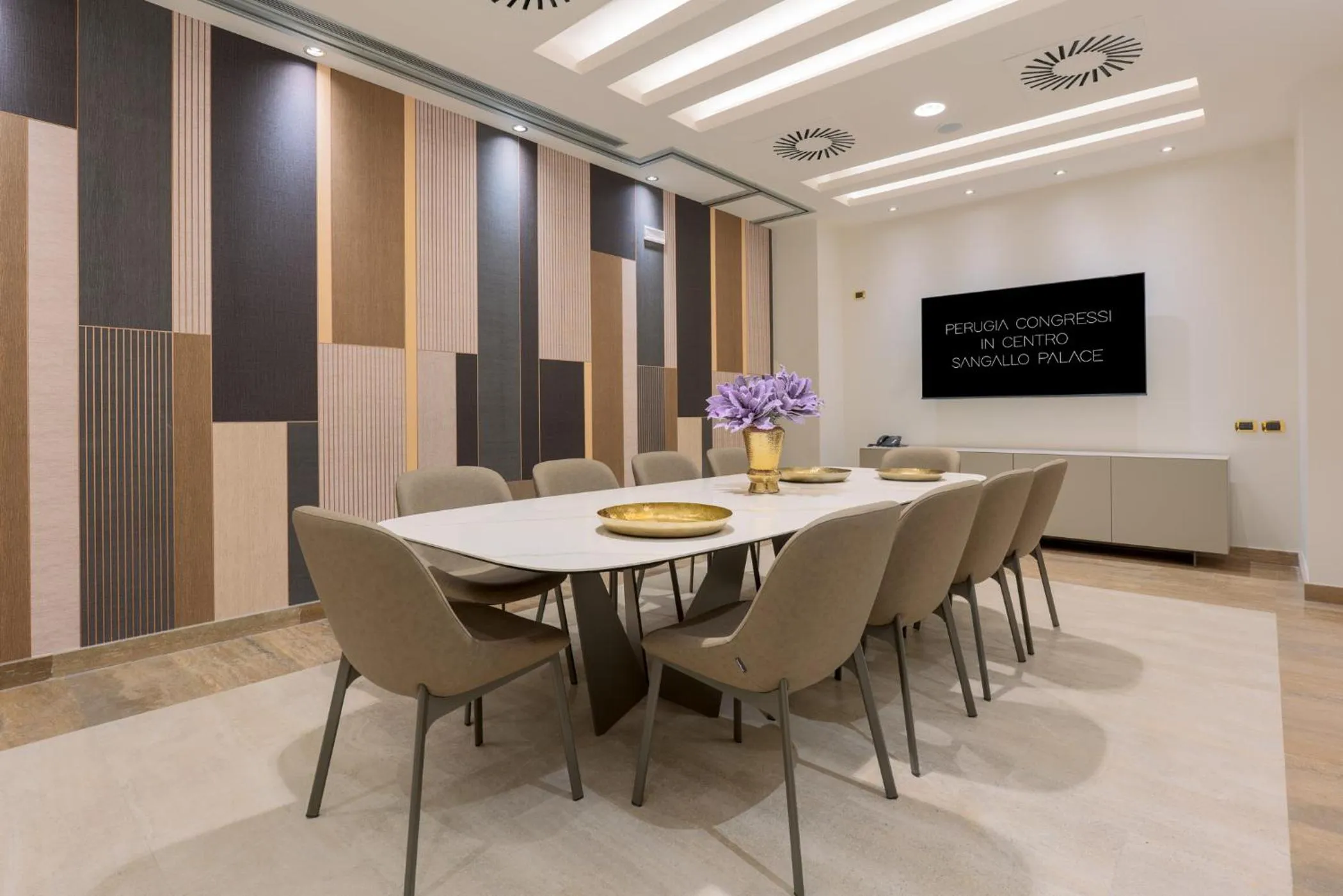 Business facilities in Sangallo Palace