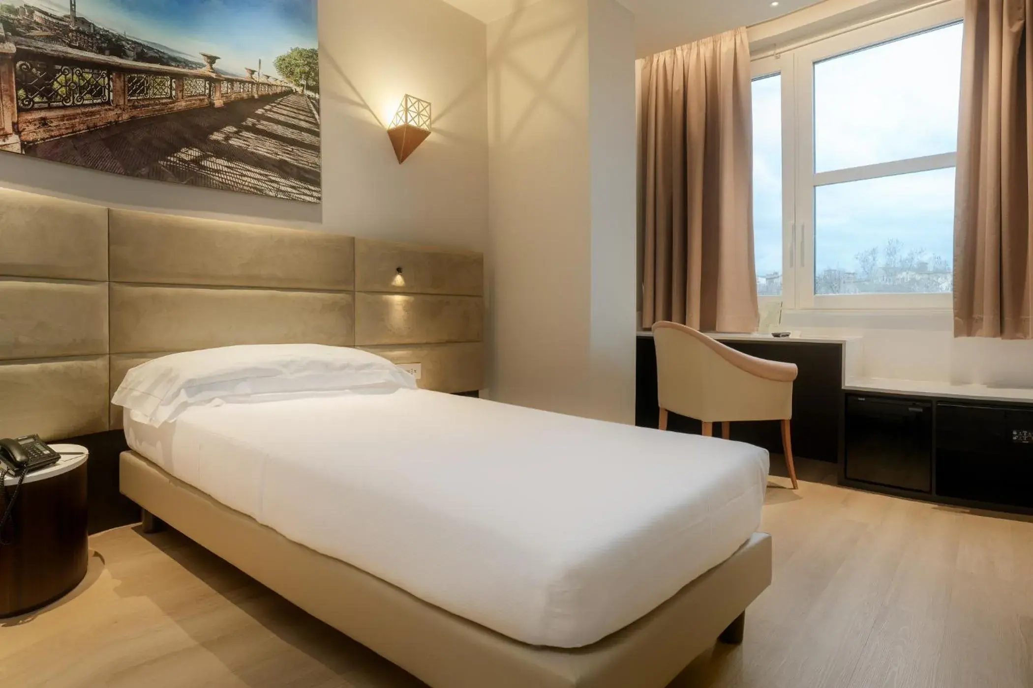 Single Room in Sangallo Palace Single Room in Sangallo Palace