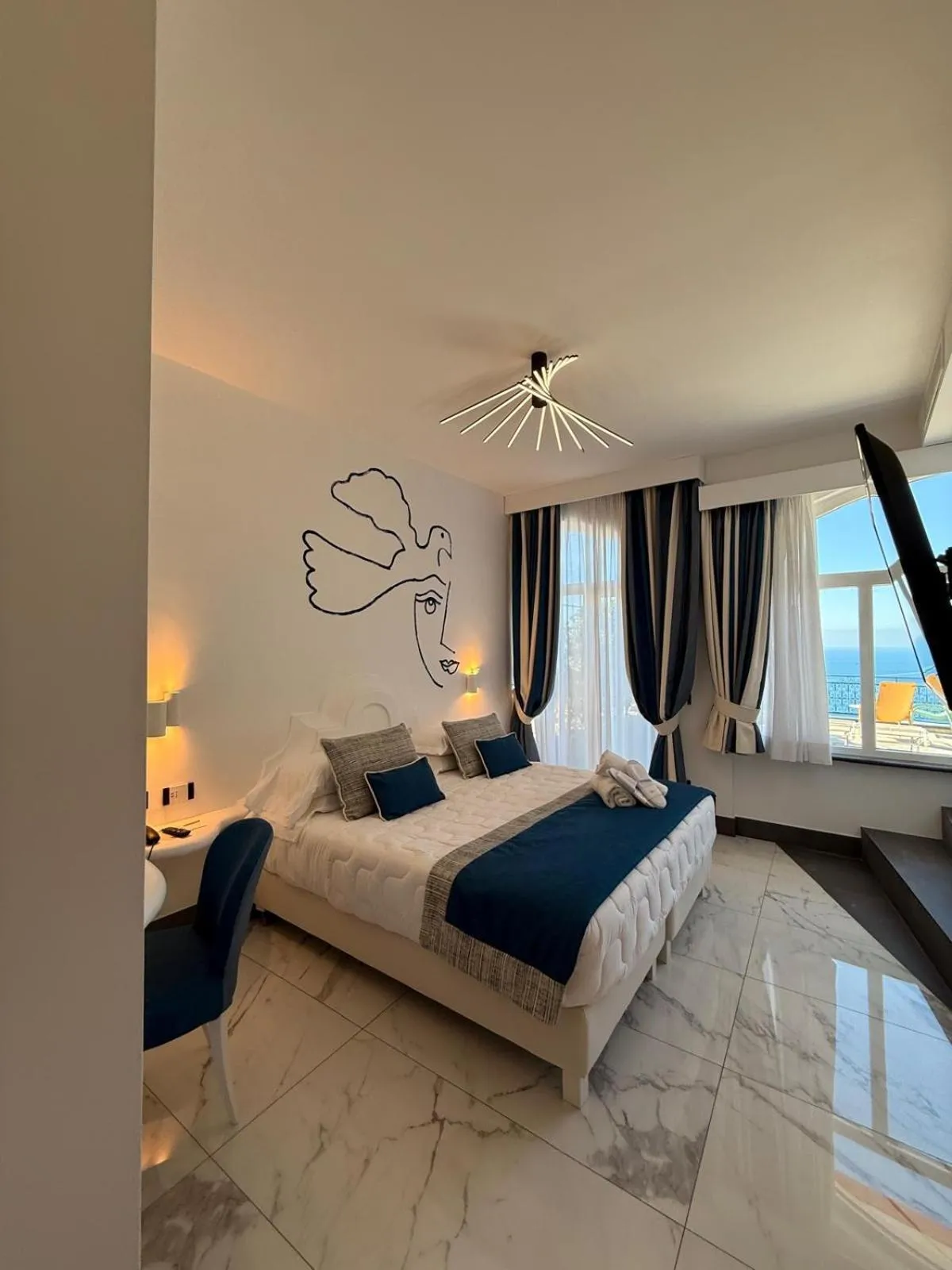 Bed in Positano Art Hotel Pasitea