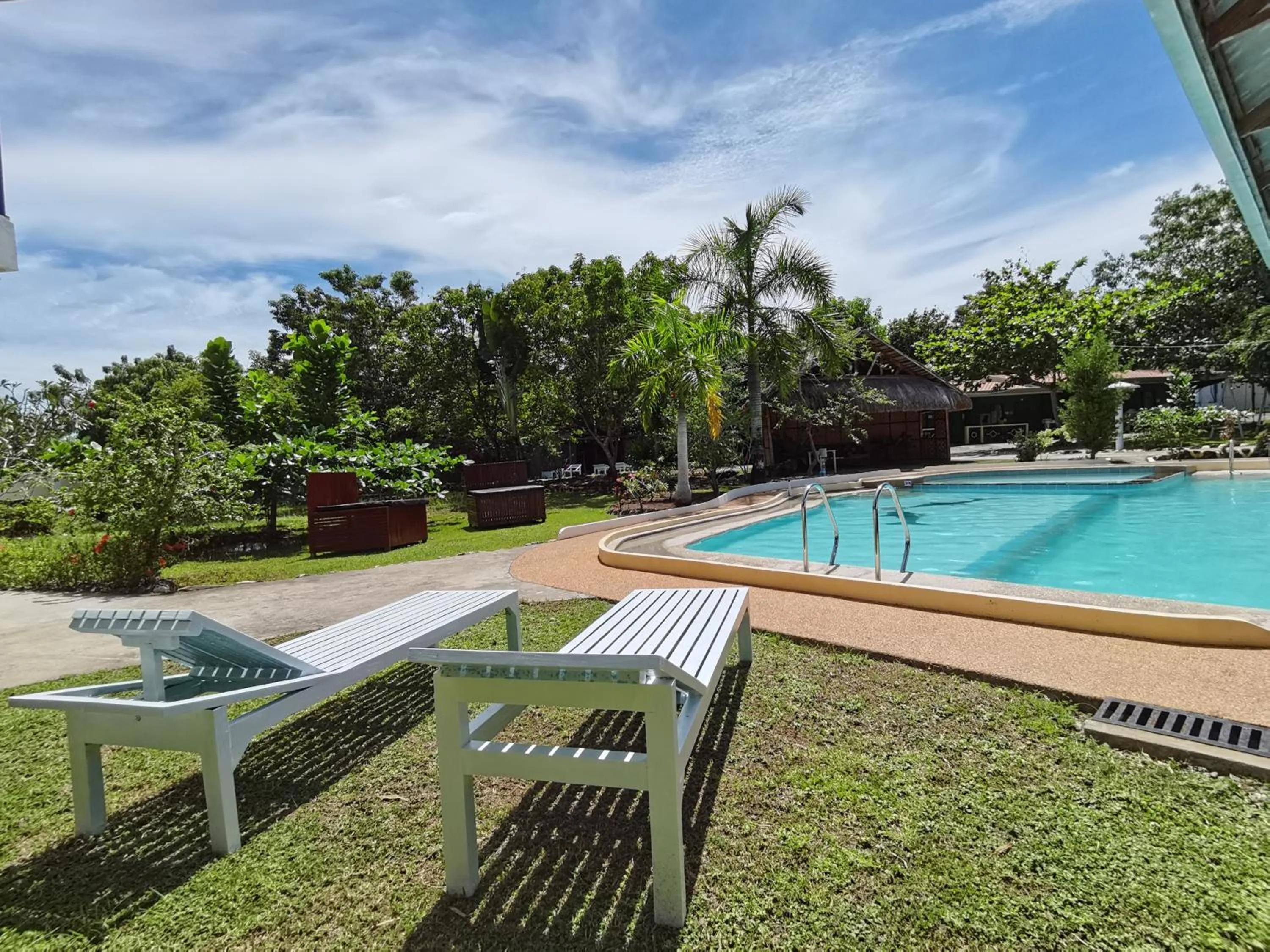 Swimming pool in Nickles Park Resort
