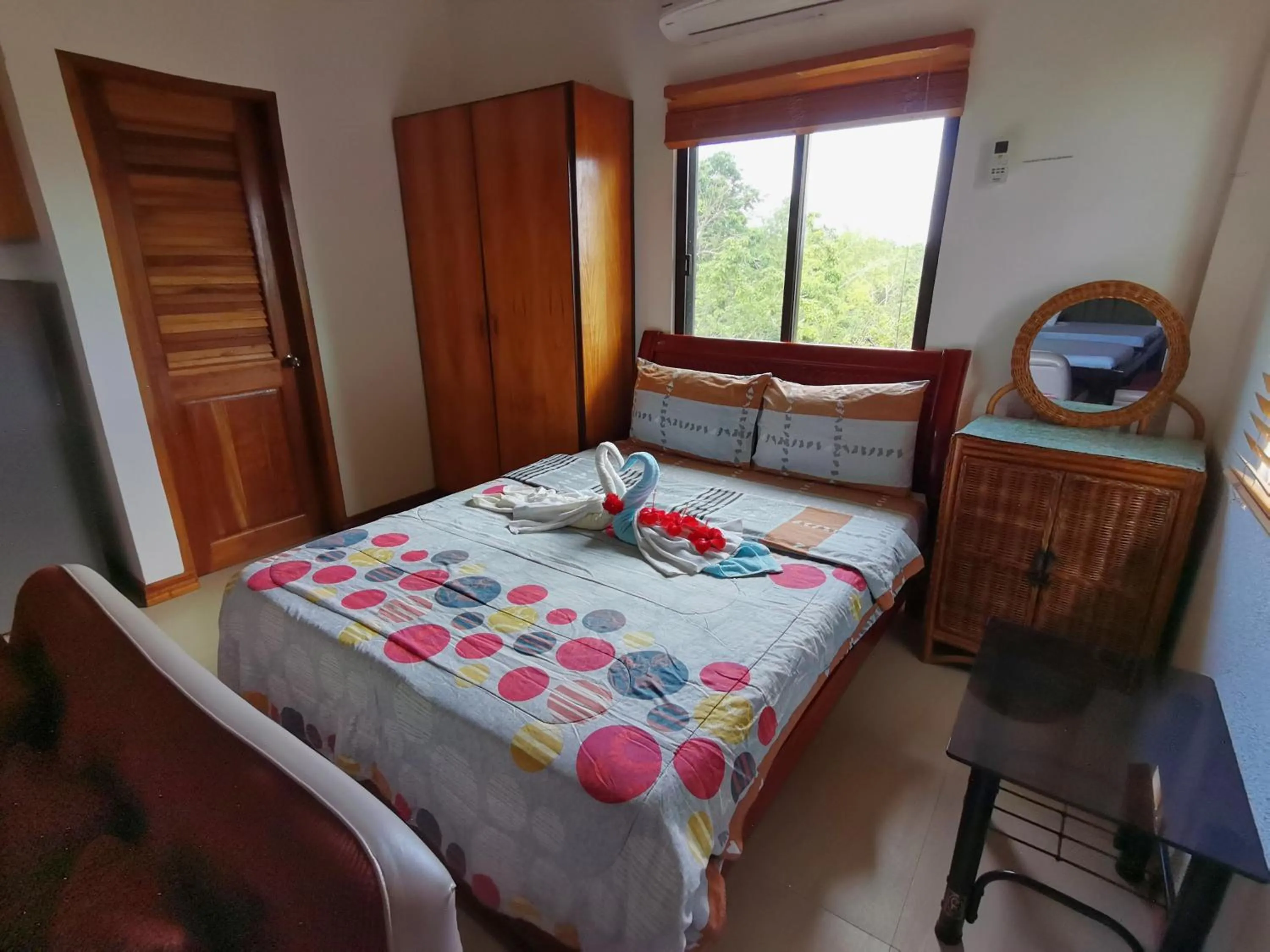 Photo of the whole room, Bed in Nickles Park Resort