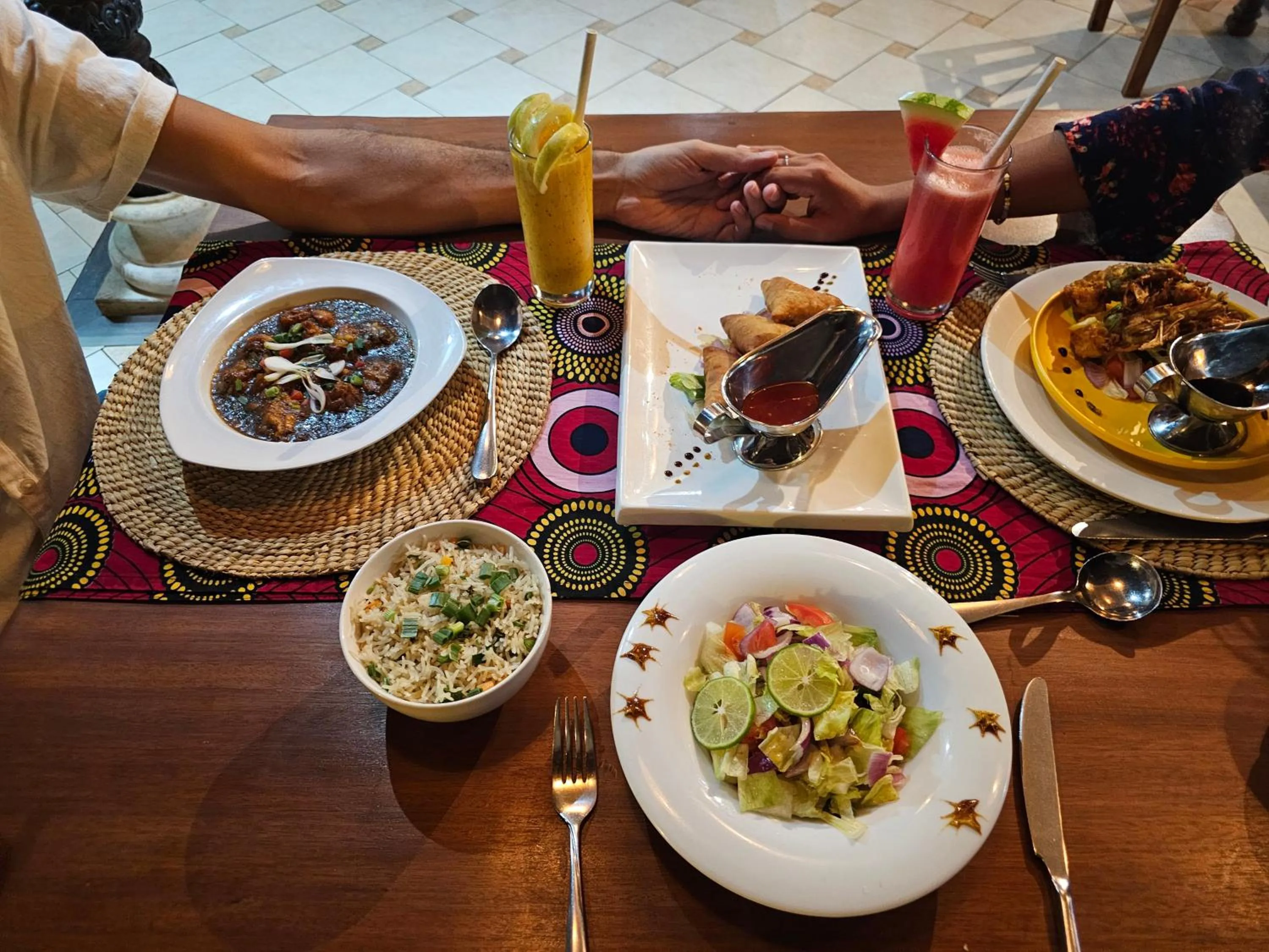 Restaurant/places to eat in Golden Tulip Stone Town Boutique