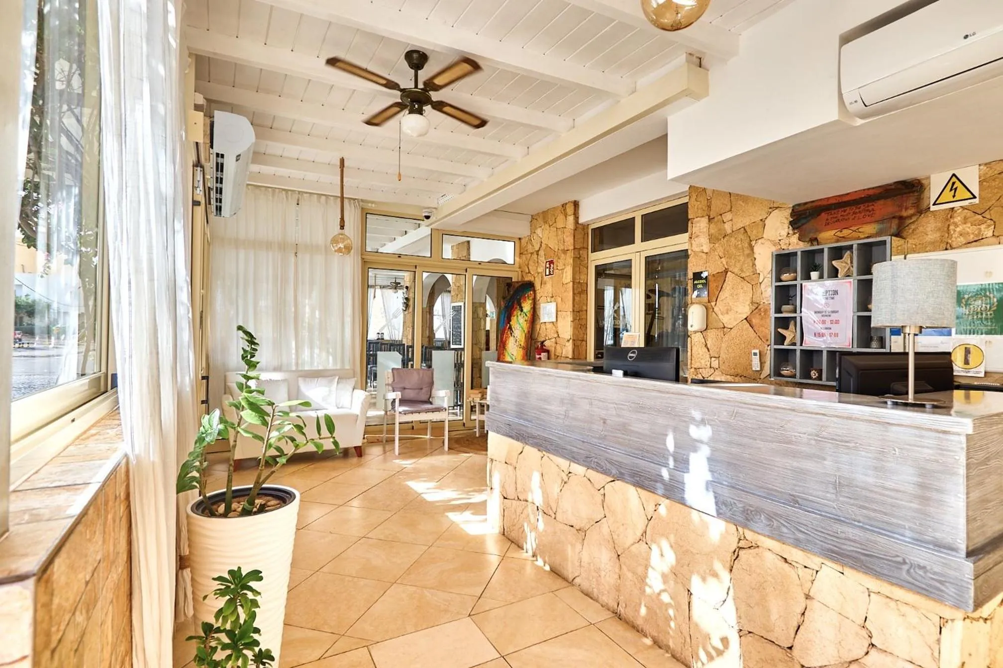 Branco Suites - Rooms & Holiday Apartments