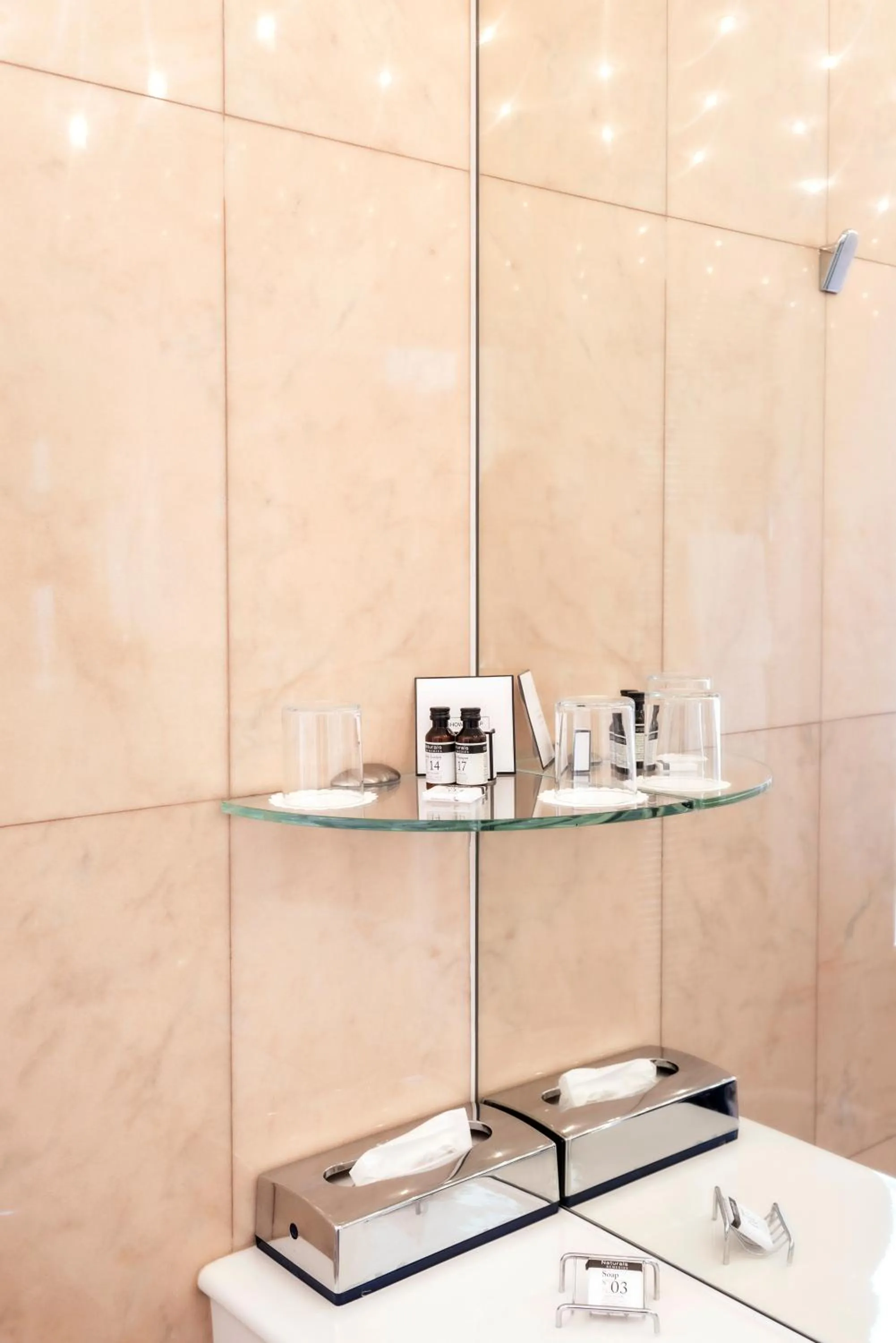 Bathroom in Hotel Aurora