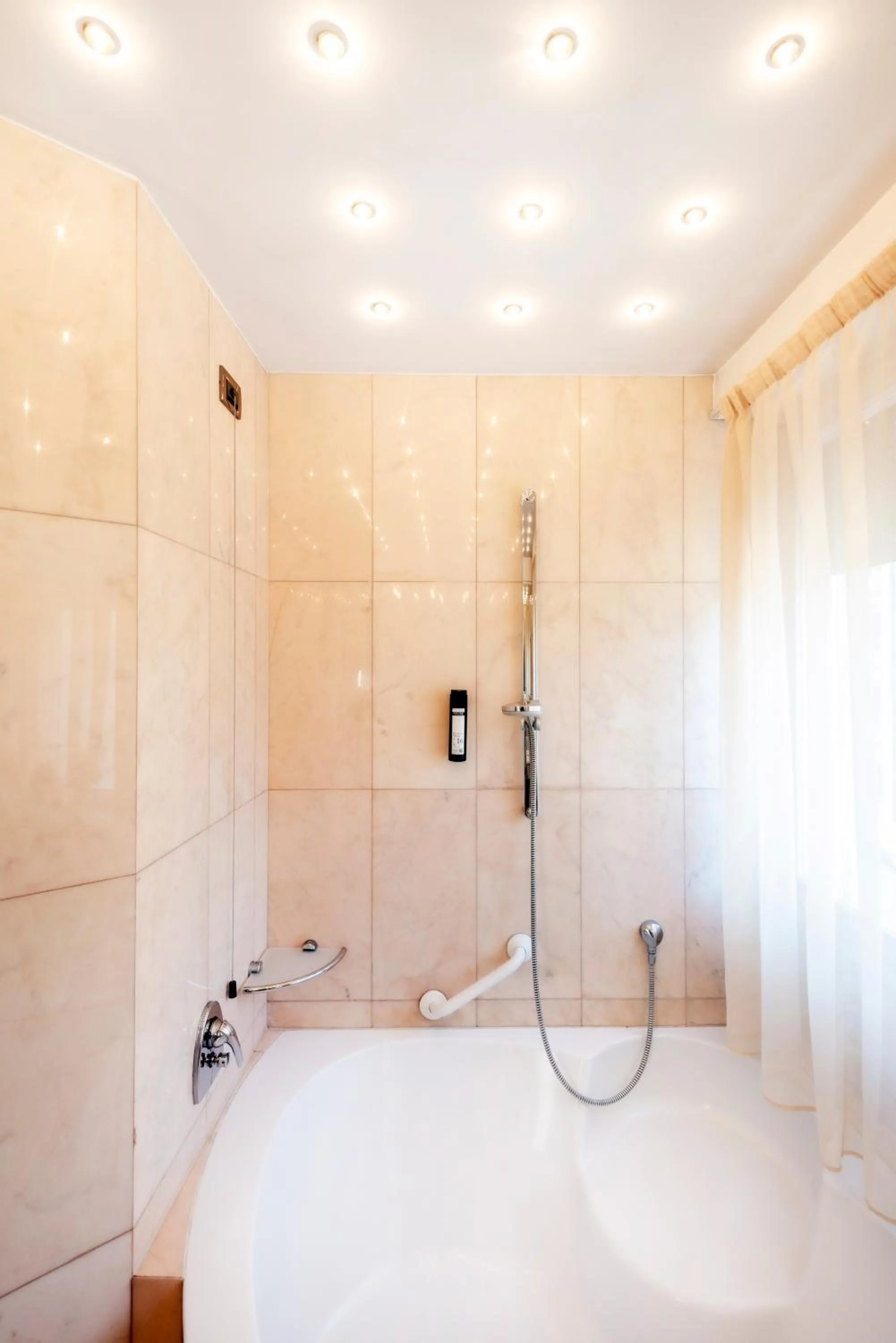 Bathroom in Hotel Aurora