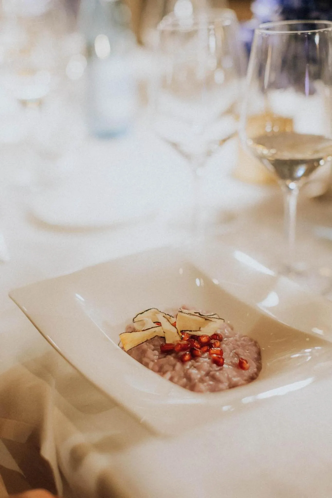 Restaurant/places to eat in Hotel Aurora