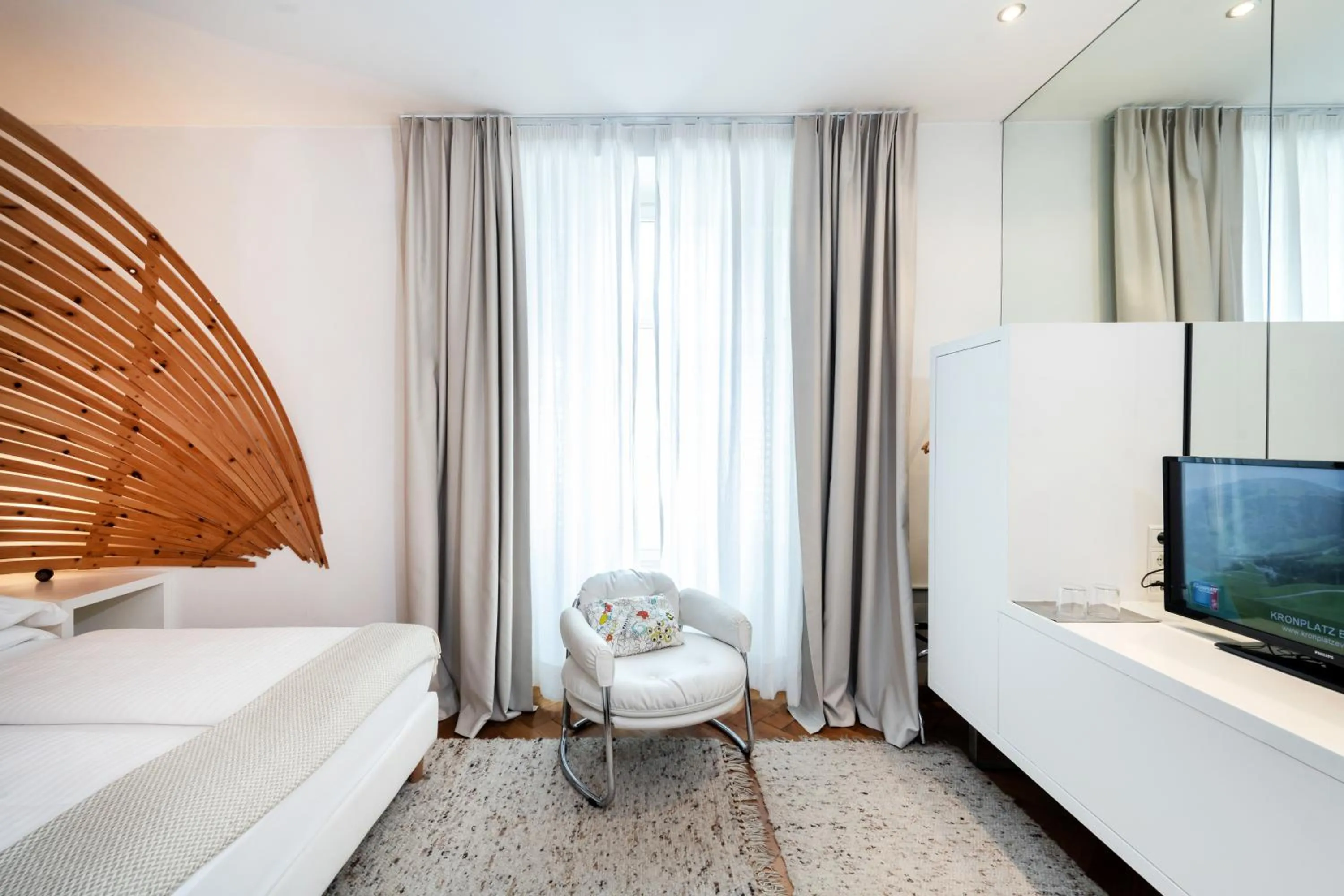 Bathroom, Bed in Hotel Aurora