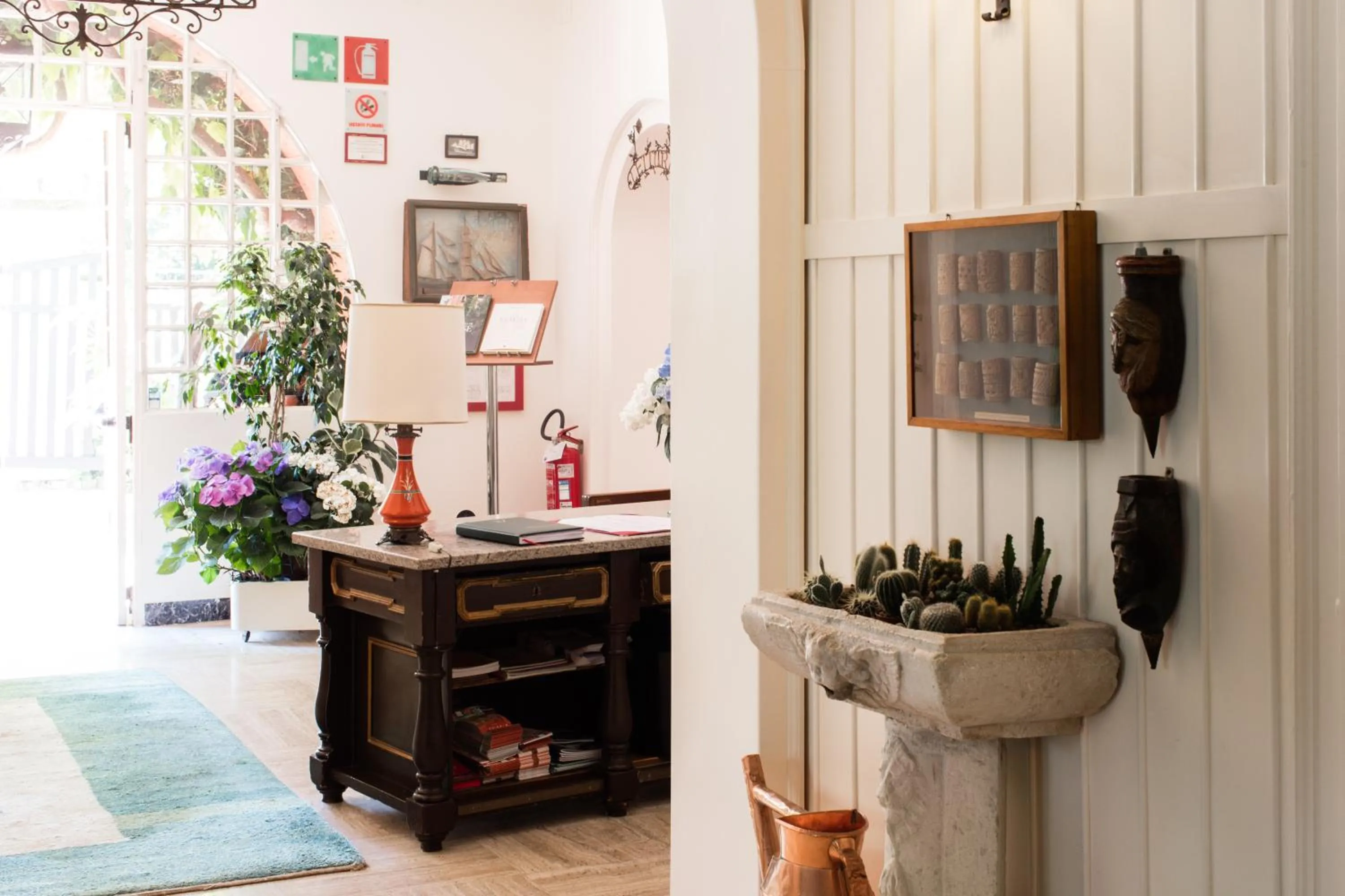 Lobby or reception in Residenza d'Epoca Albergo Quattro Fontane