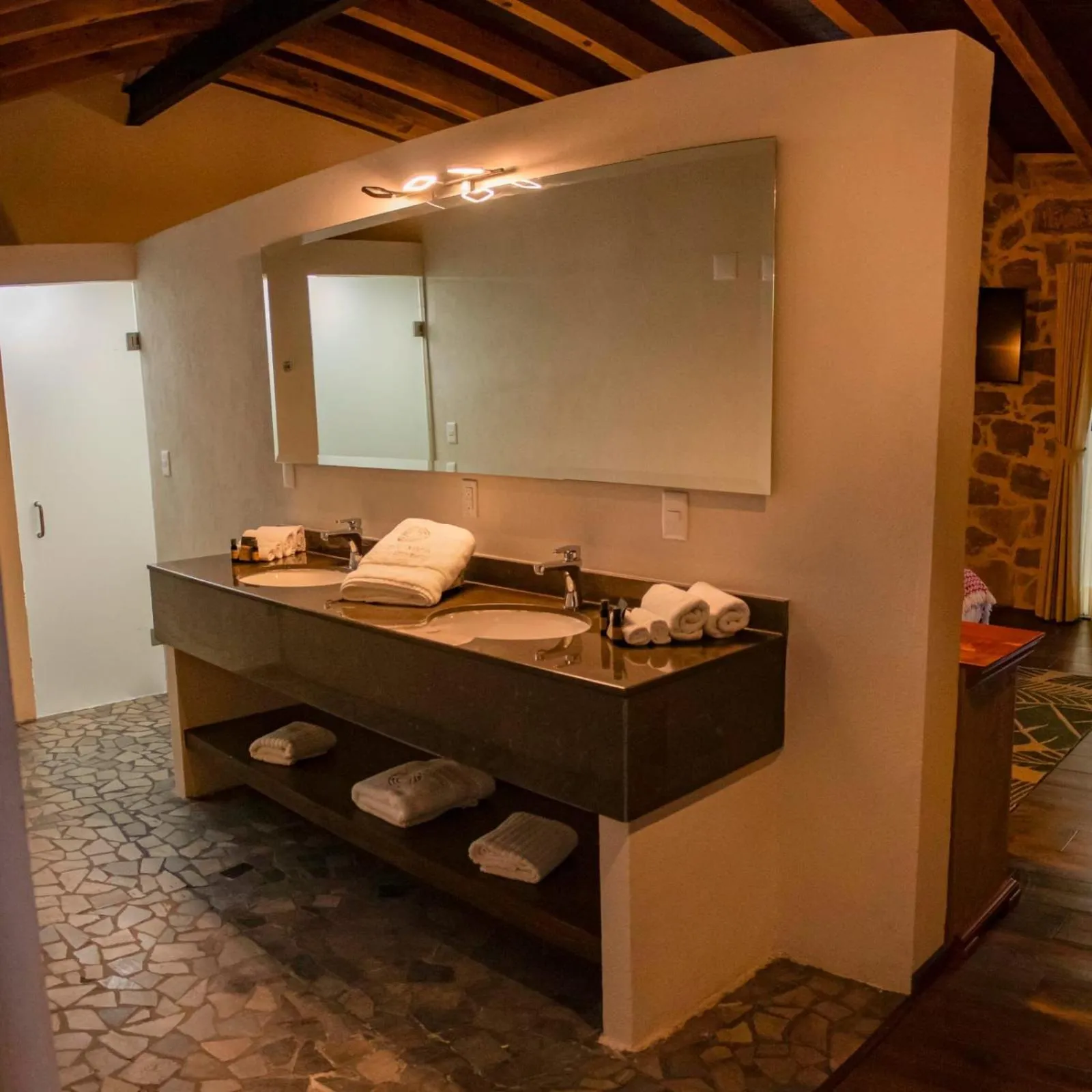 Bathroom, Bed in Hotel Casa Xaa