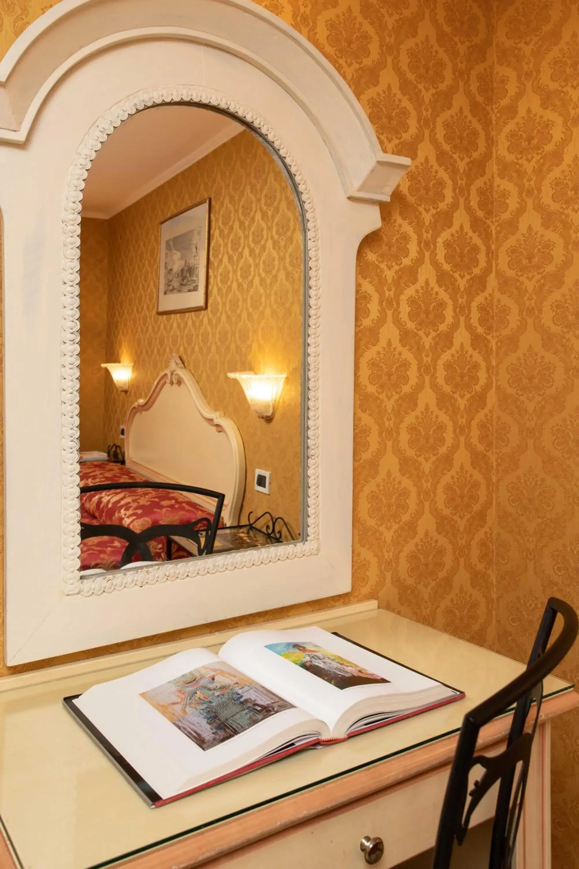 Classic Family Room - Annex in Hotel Tintoretto Classic Family Room - Annex in Hotel Tintoretto