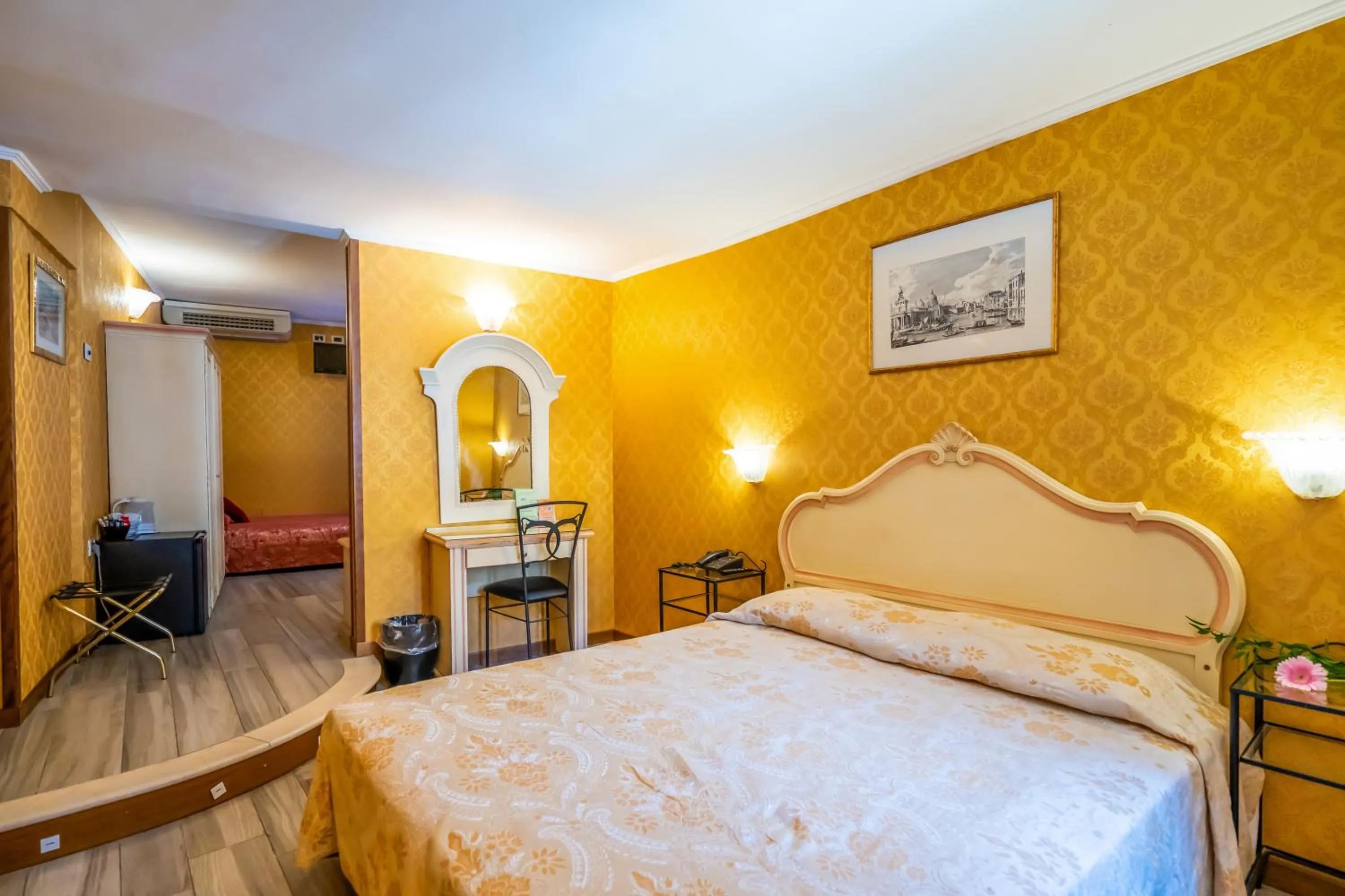 Bed in Hotel Tintoretto