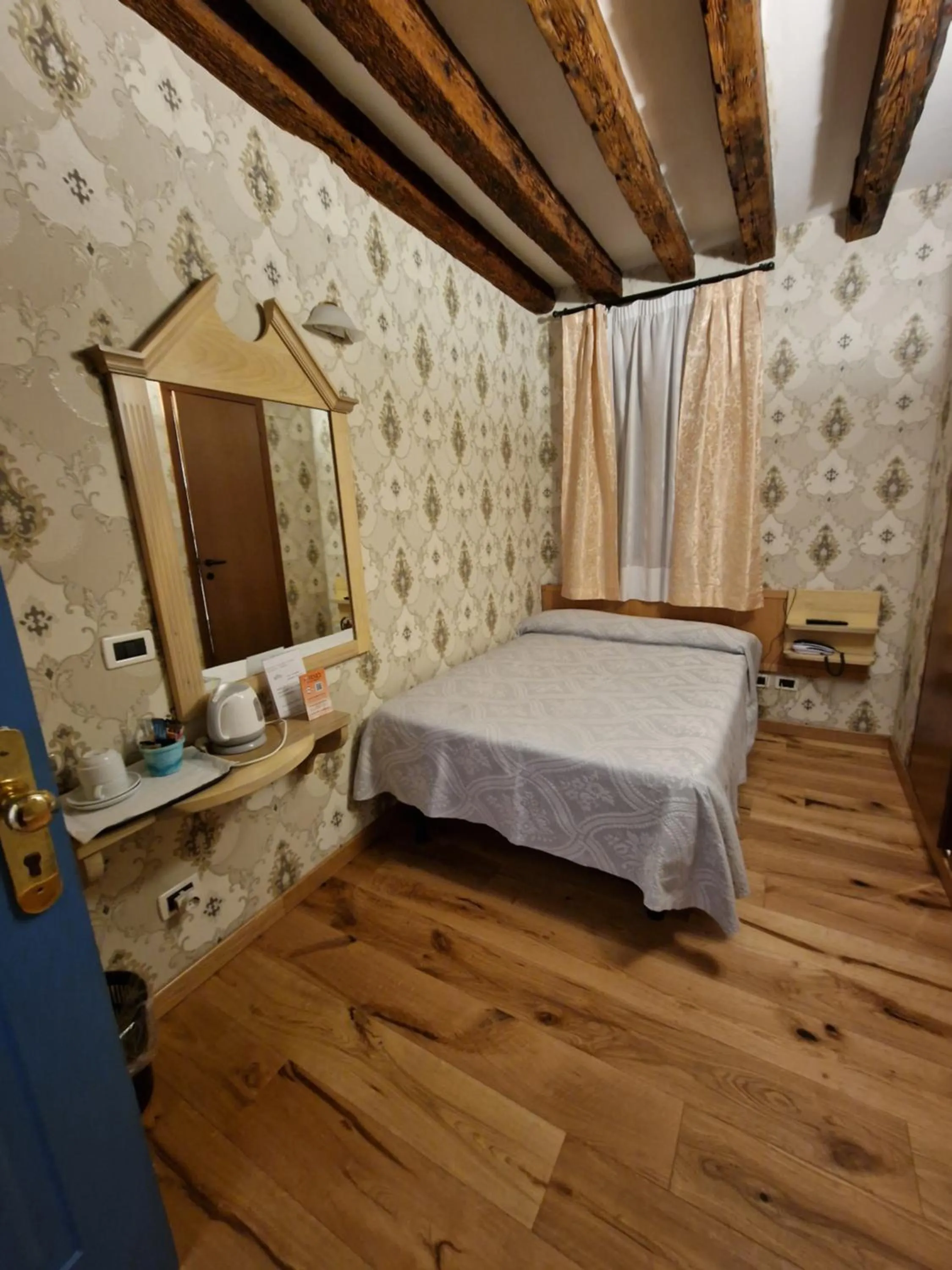 Bed in Hotel Tintoretto