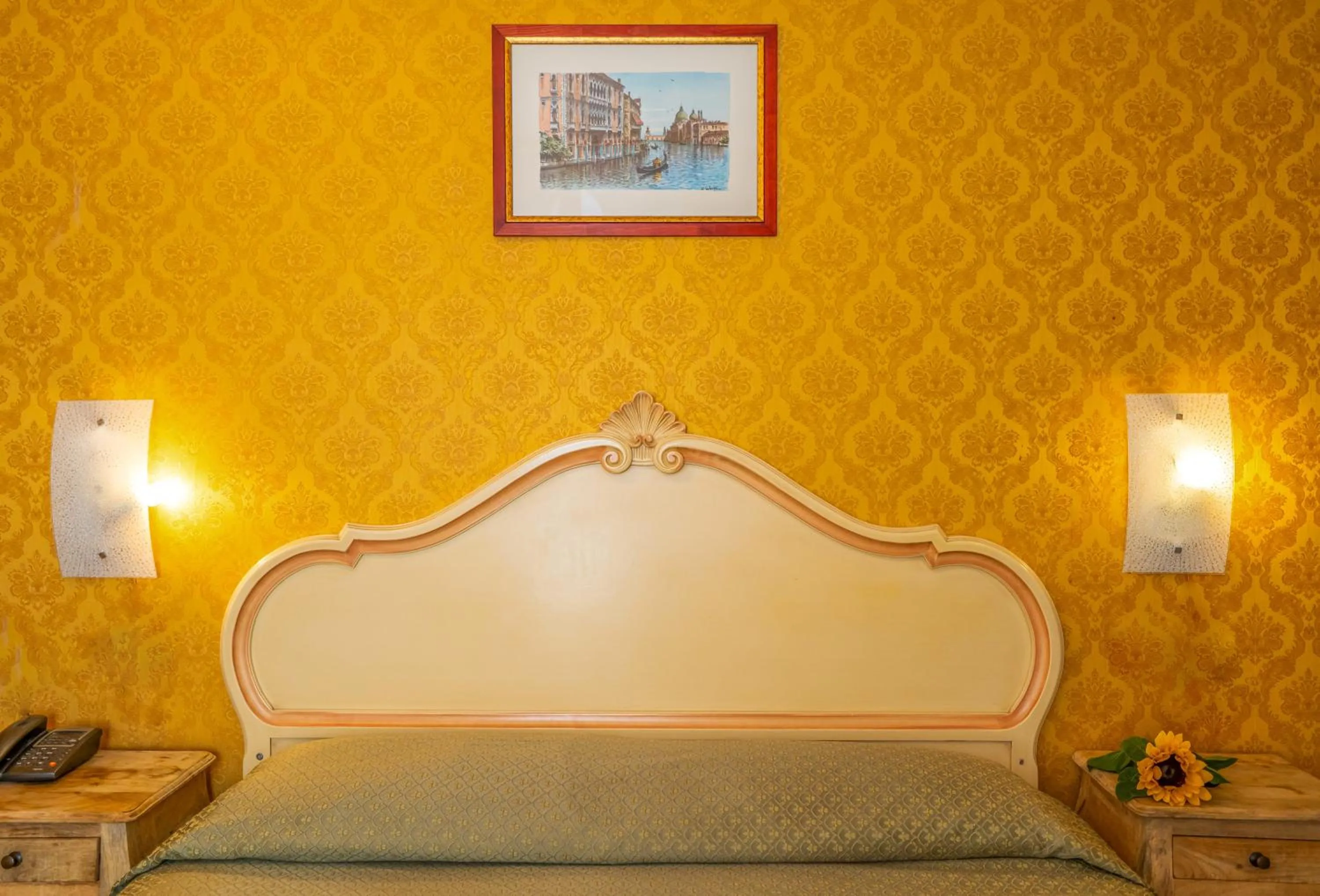 Bed in Hotel Tintoretto