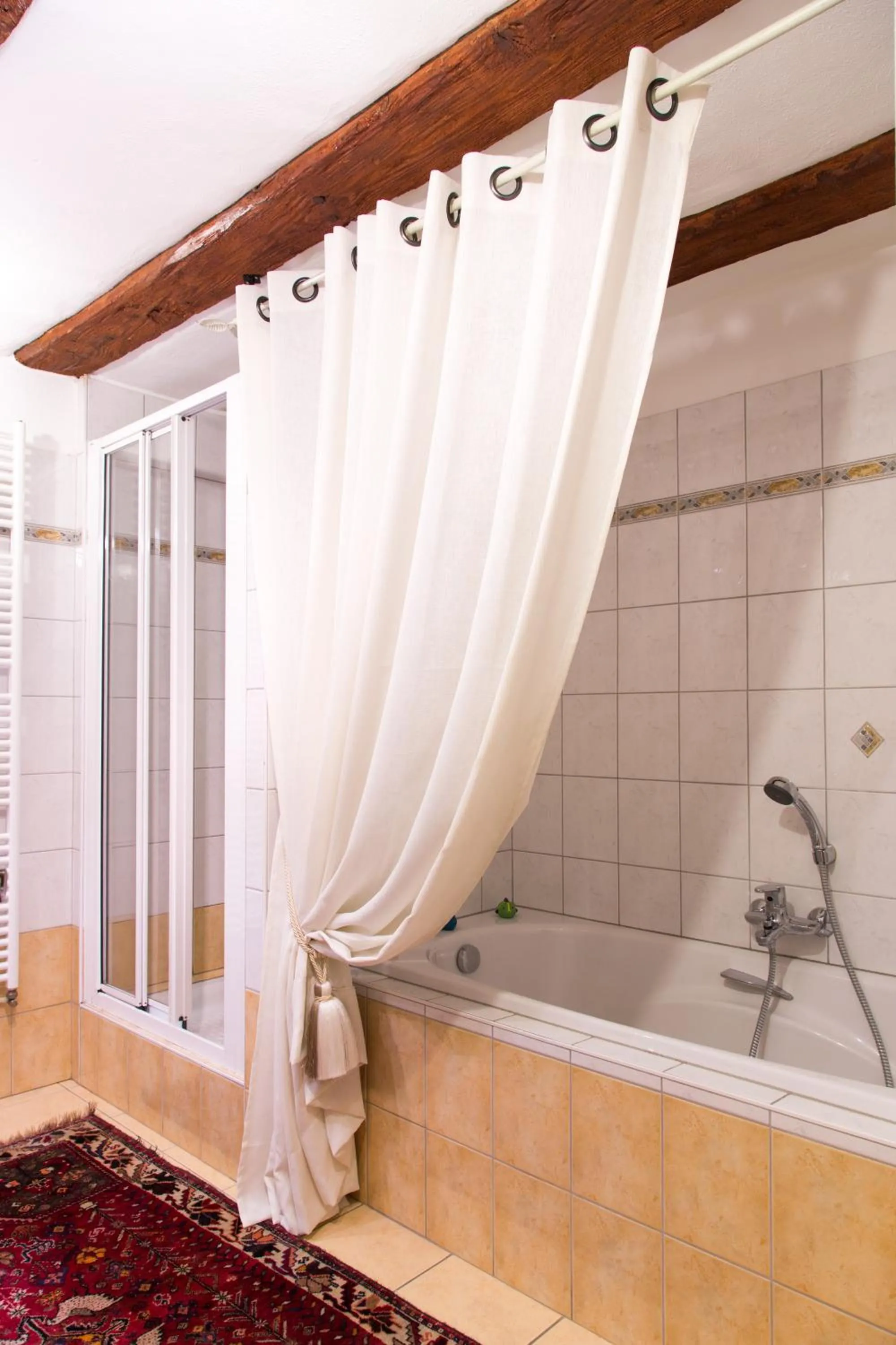 Bathroom in La Maison des Tanneurs