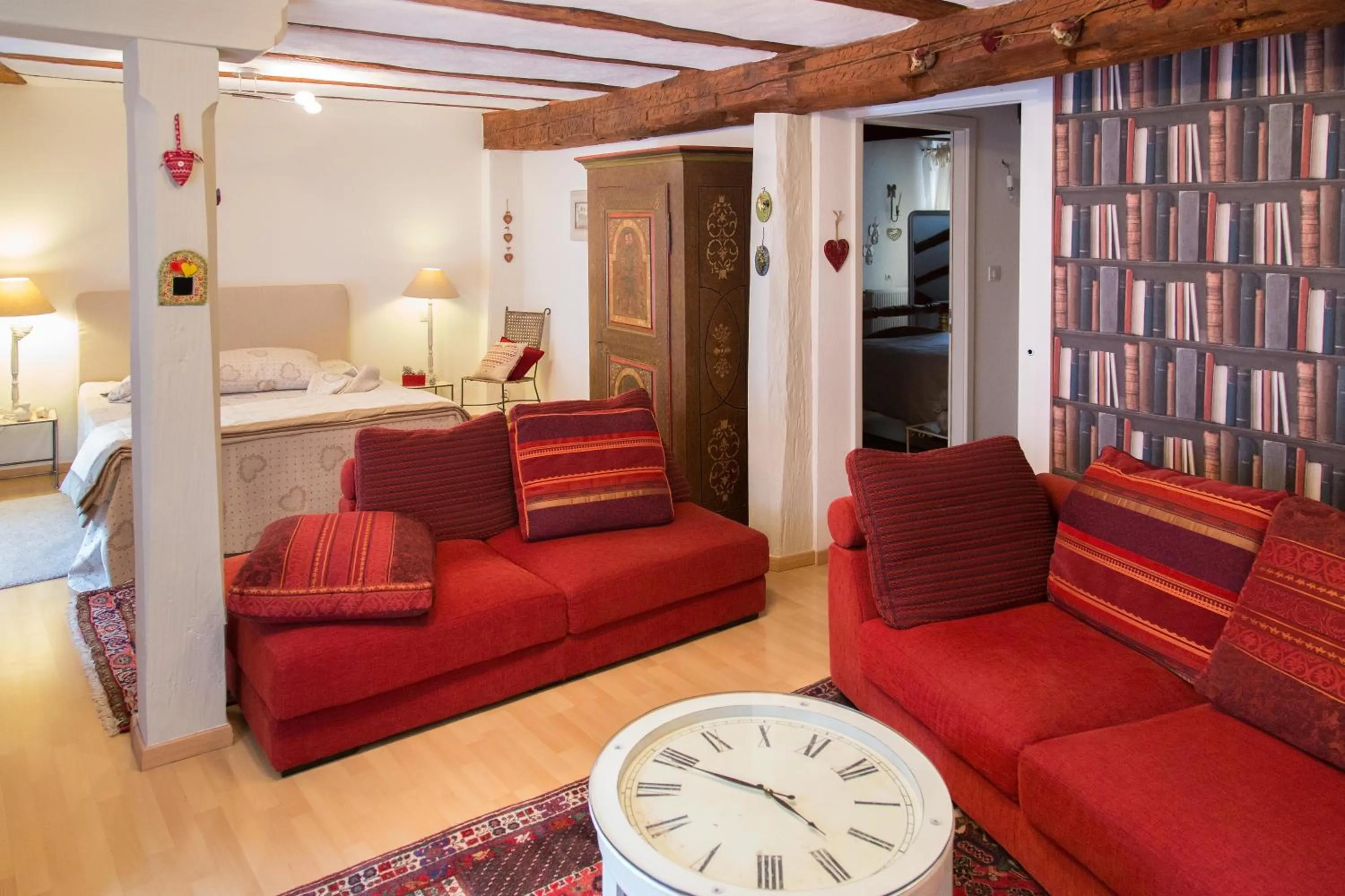 Photo of the whole room in La Maison des Tanneurs