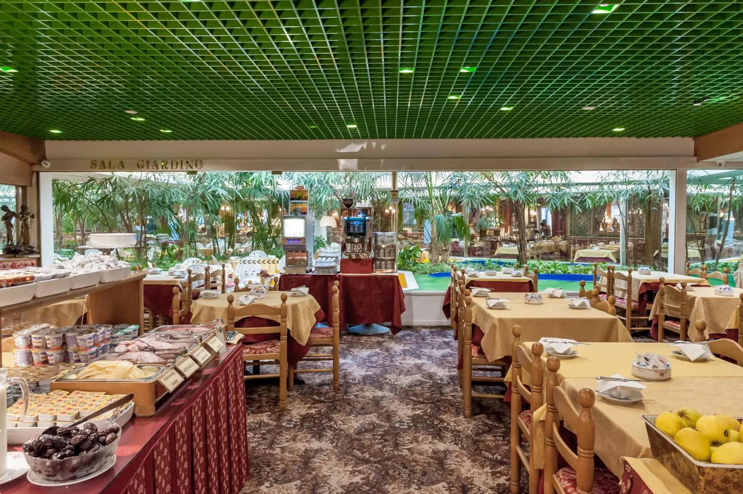 Restaurant/places to eat in Hotel Venezia Restaurant/places to eat in Hotel Venezia
