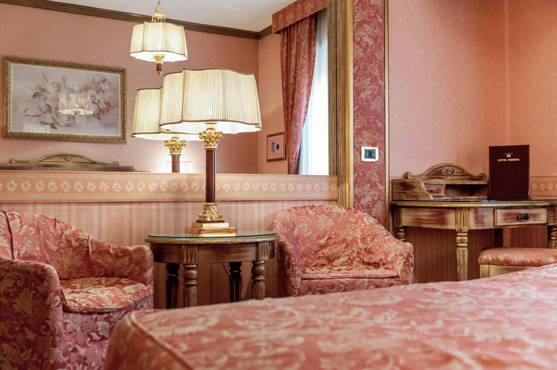 Photo of the whole room in Hotel Venezia
