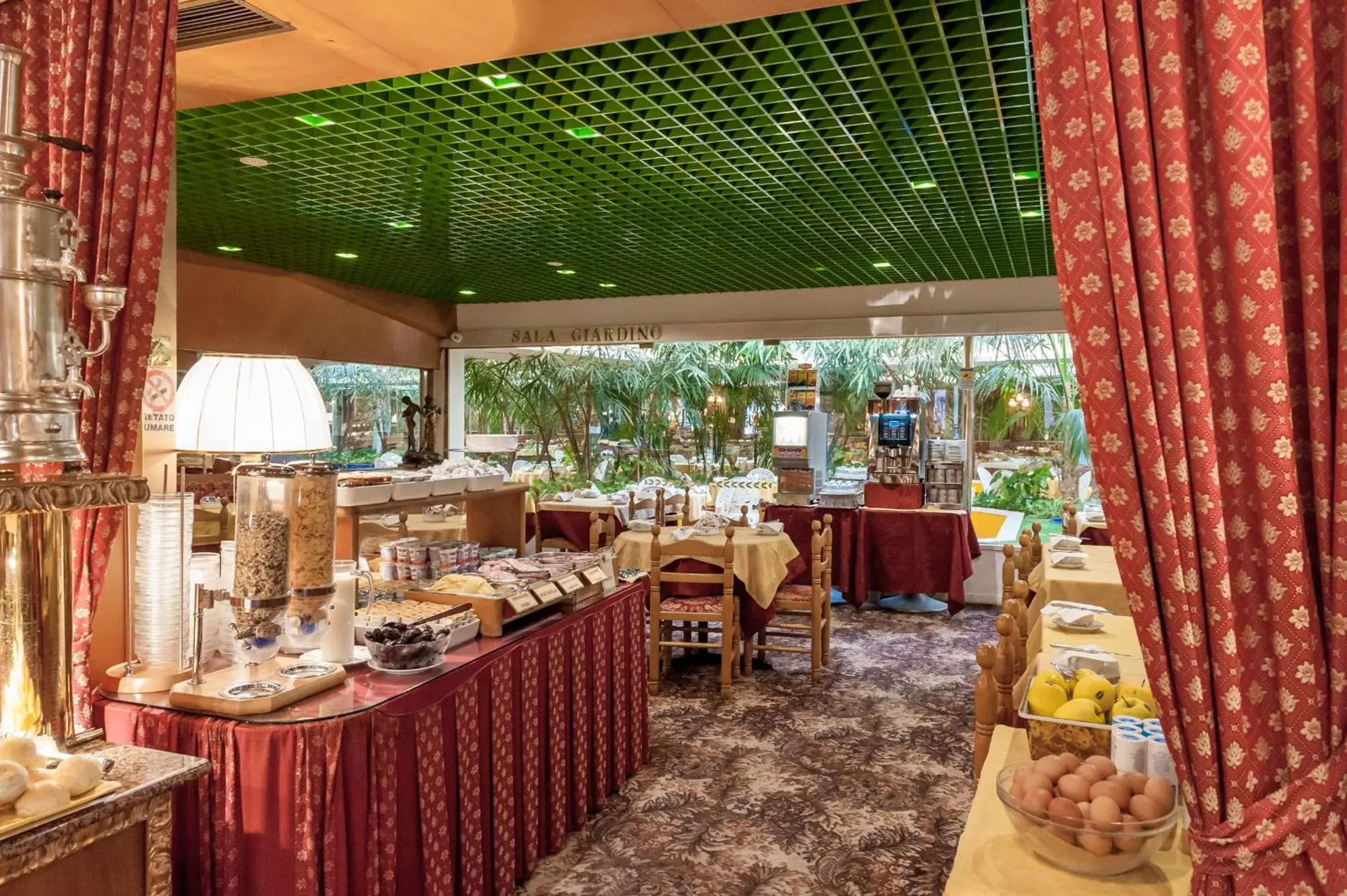 Restaurant/places to eat in Hotel Venezia Restaurant/places to eat in Hotel Venezia