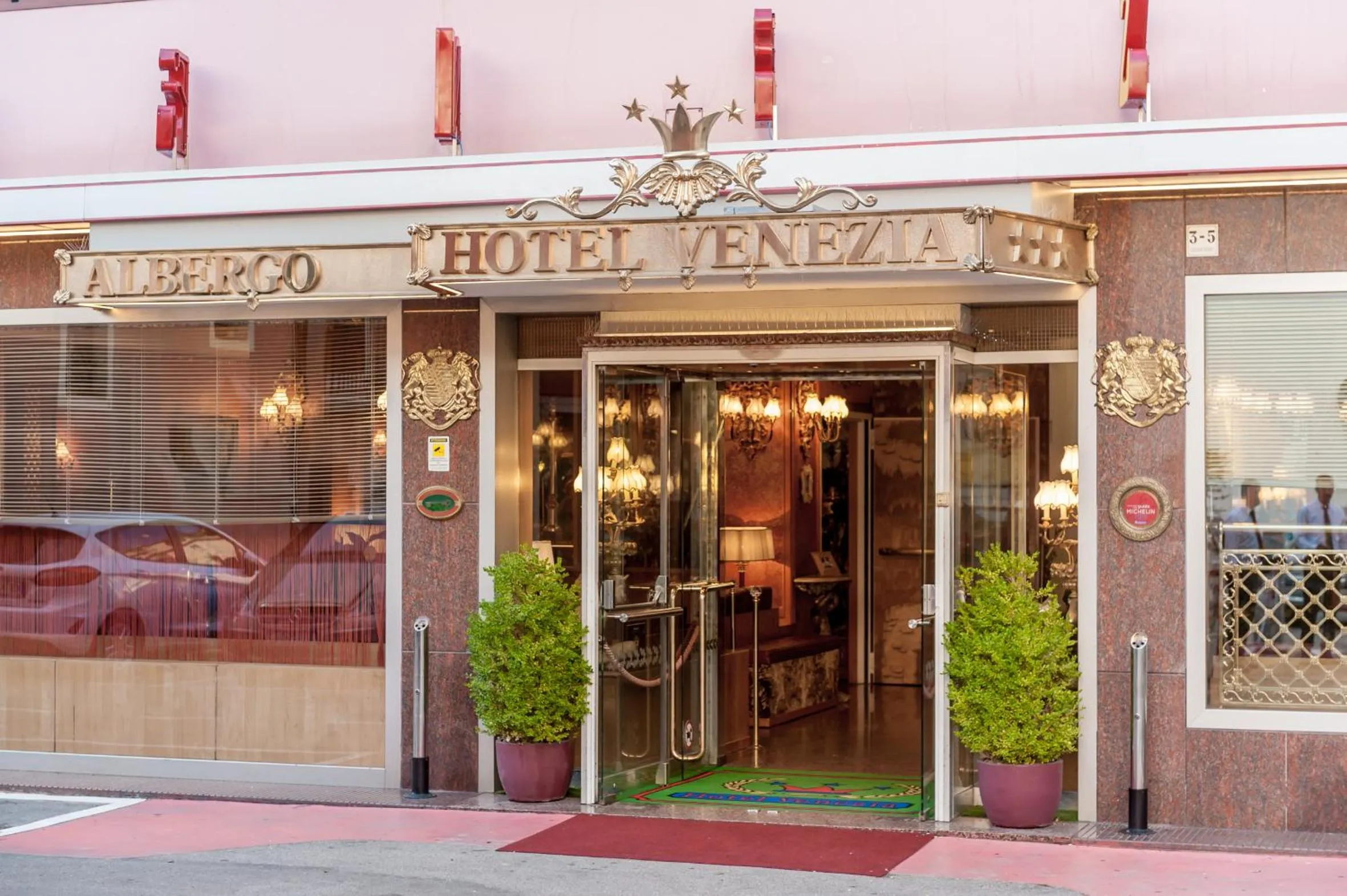 Facade/entrance in Hotel Venezia