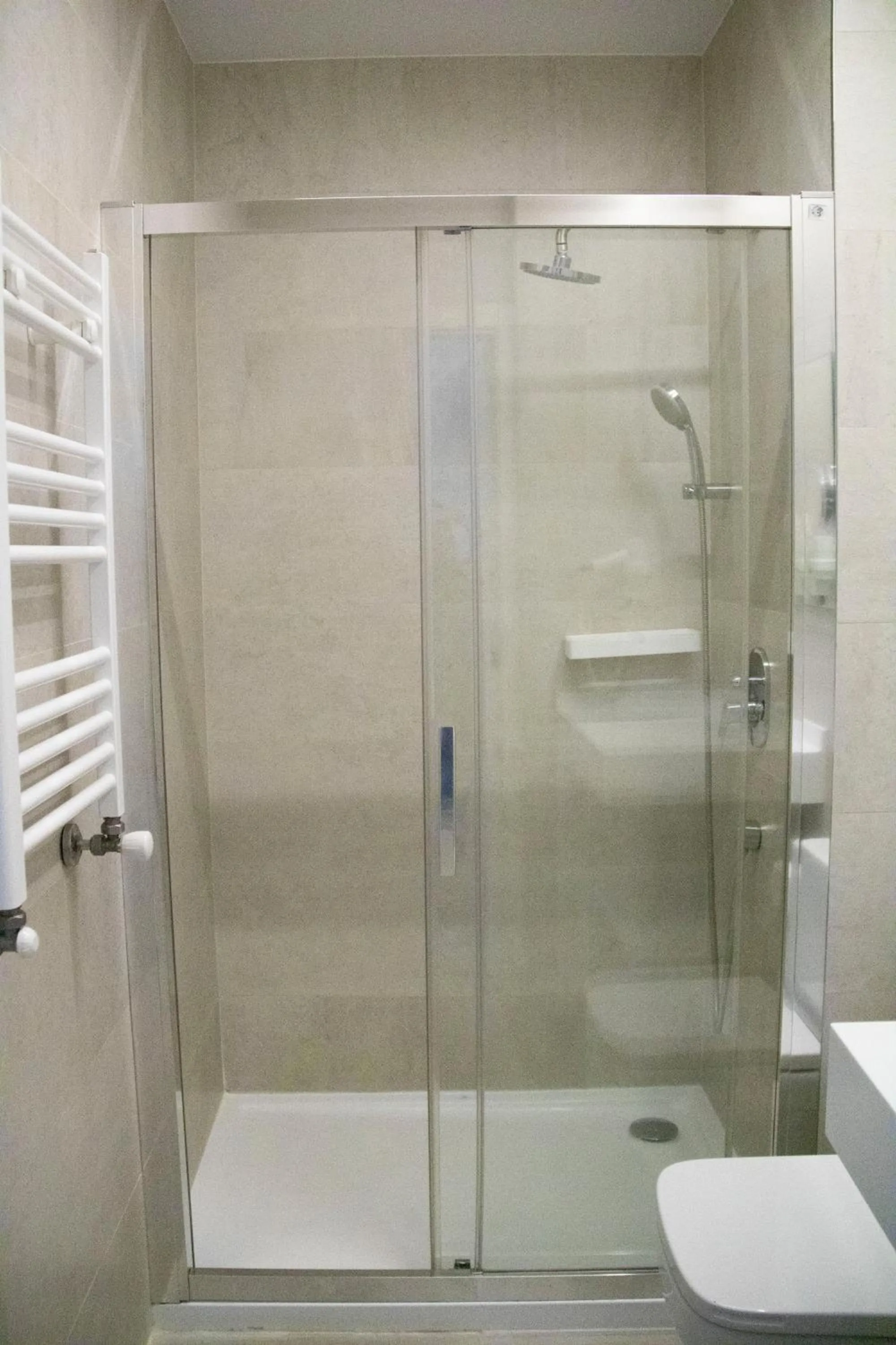 Shower in Hotel Alda San Bieito