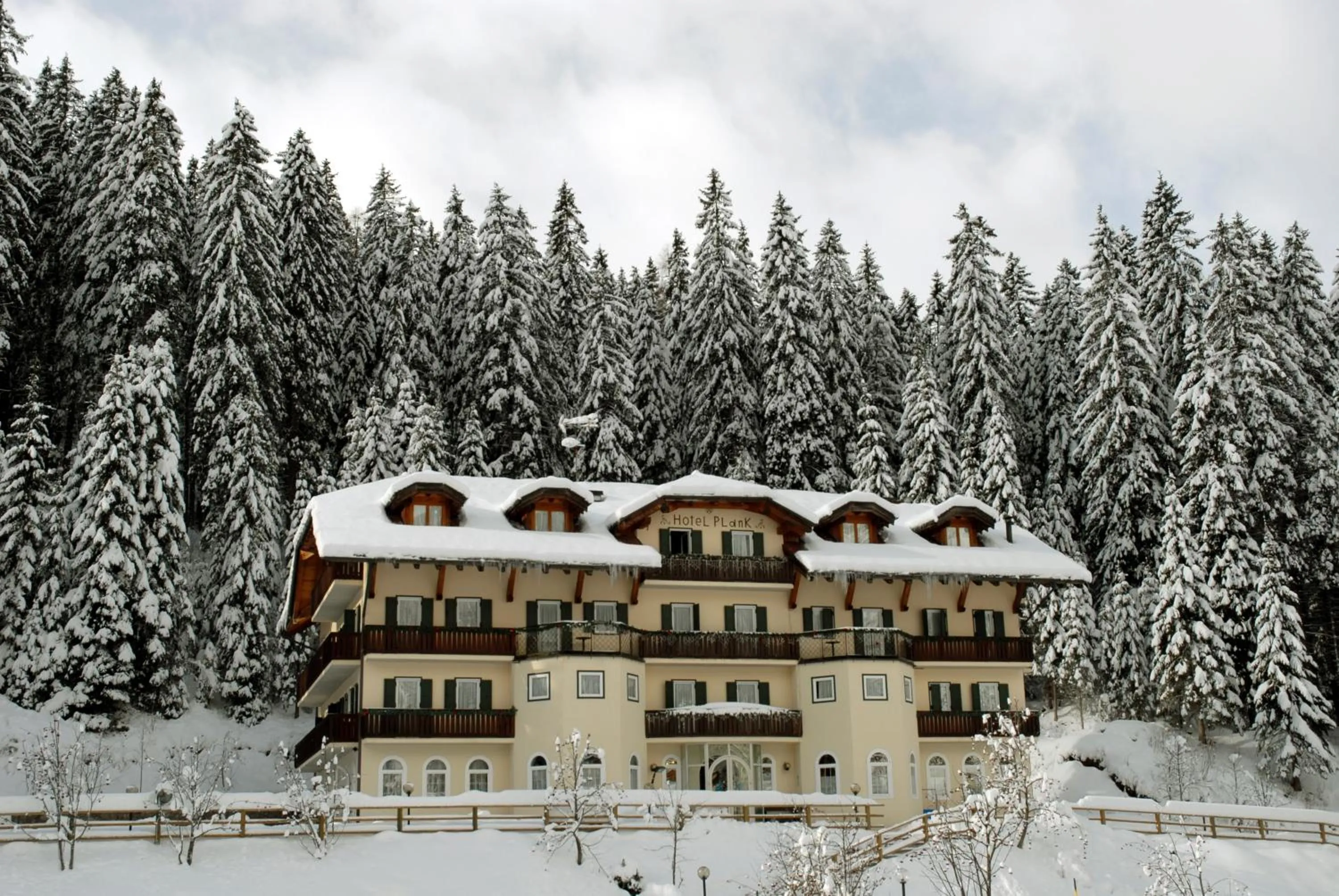 Facade/entrance in Hotel Plank