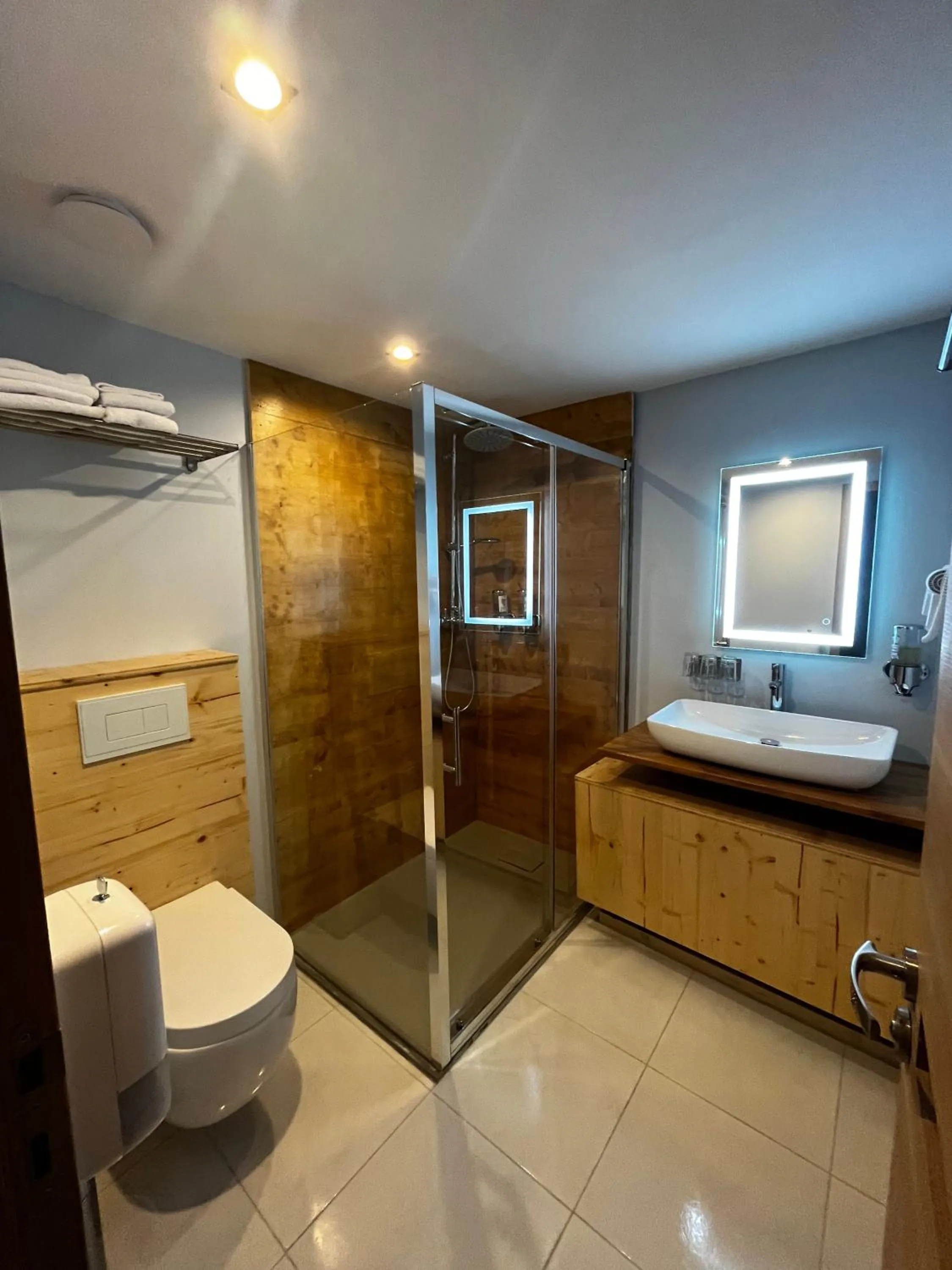 Shower in 9WAGRAM Hotel Boutique