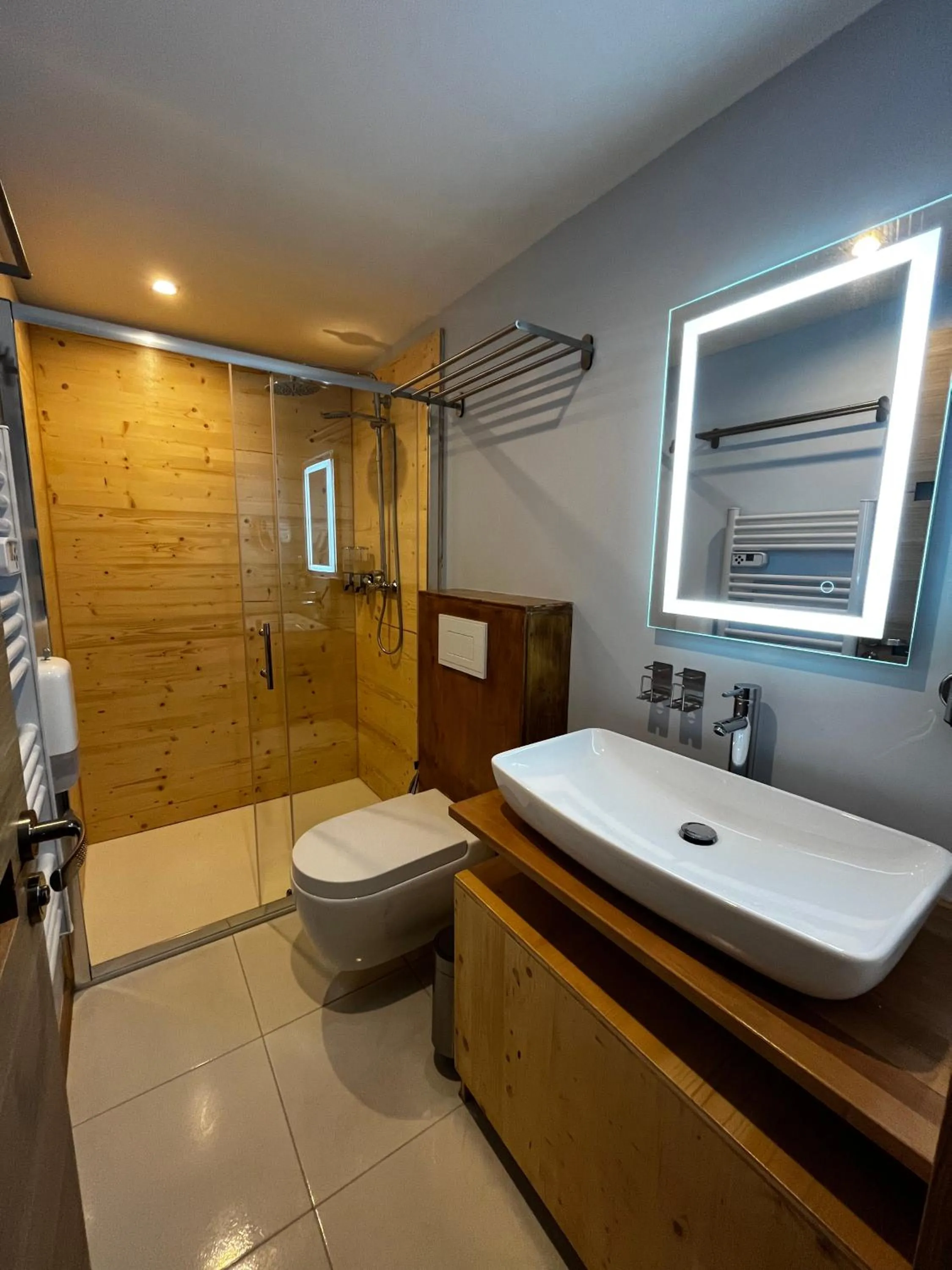 Shower in 9WAGRAM Hotel Boutique