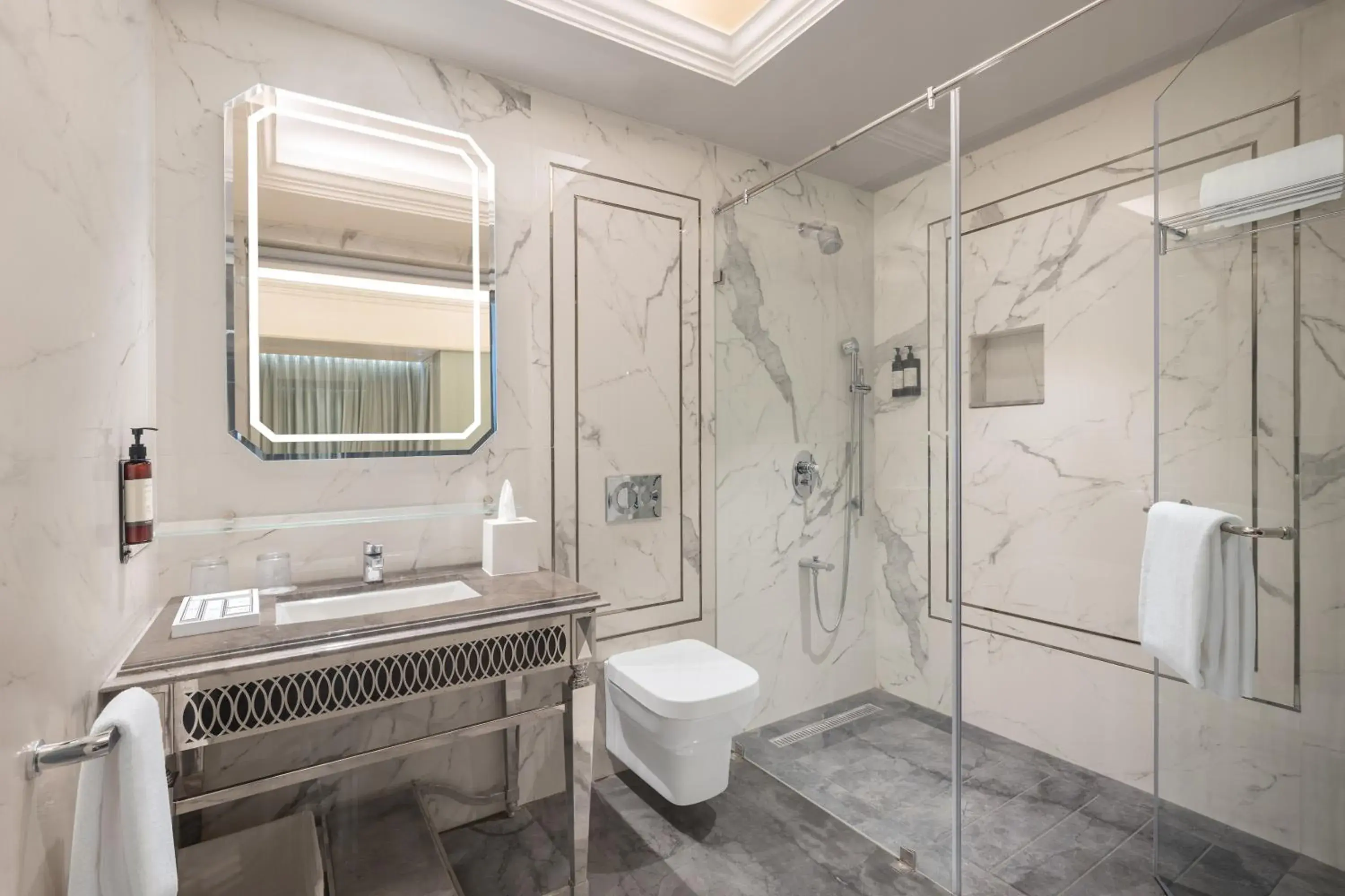 Bathroom in Hotel Hillock Ahmedabad Bathroom in Hotel Hillock Ahmedabad