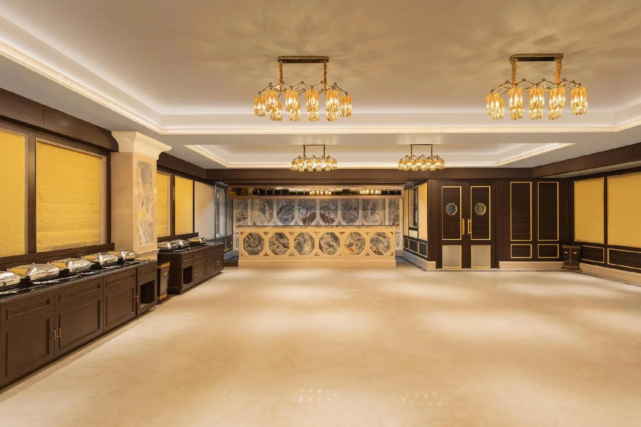 Banquet/Function facilities, Bed in Hotel Hillock Ahmedabad