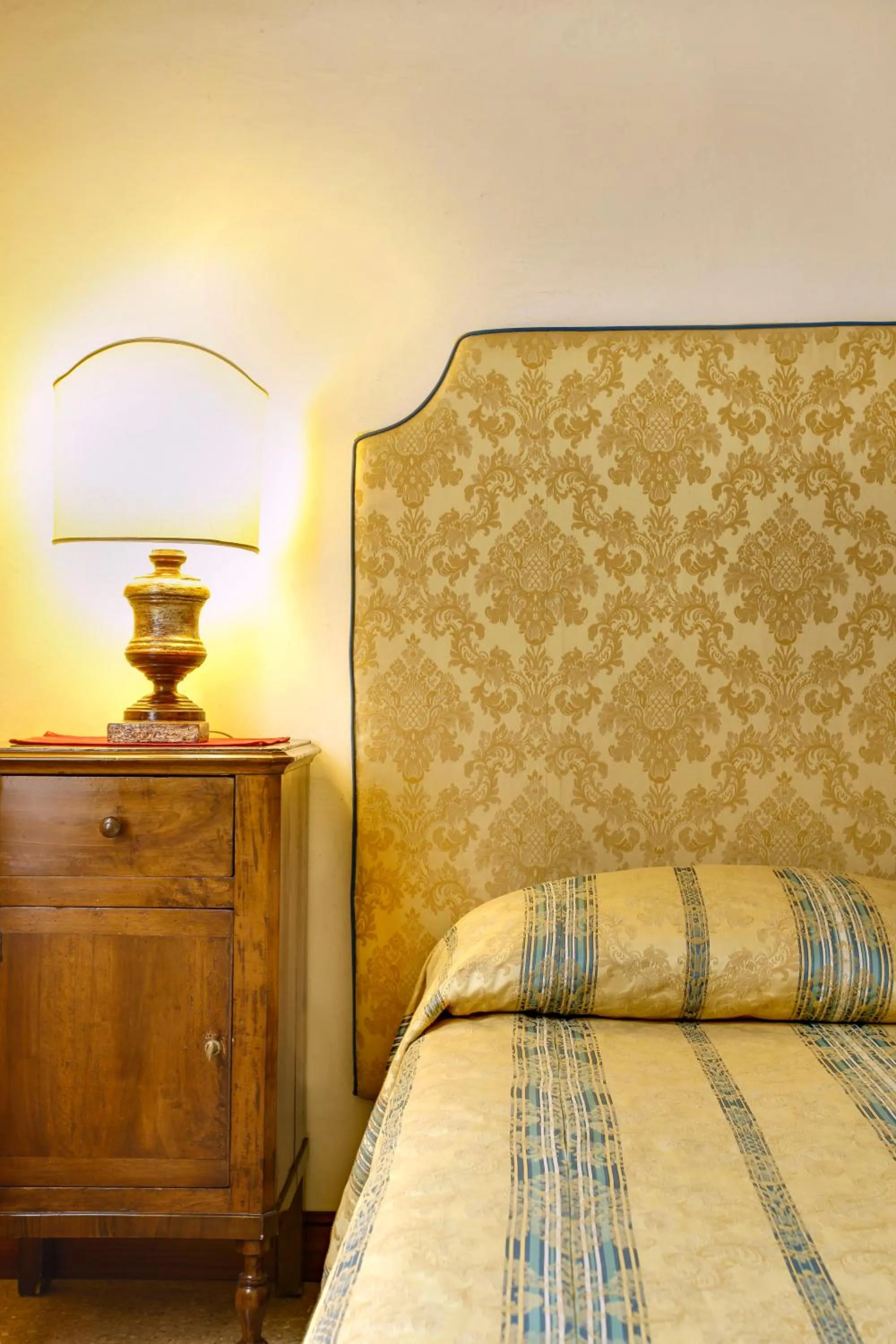 Bed in Palazzo Schiavoni Residenza d'epoca & Suite-Apartments