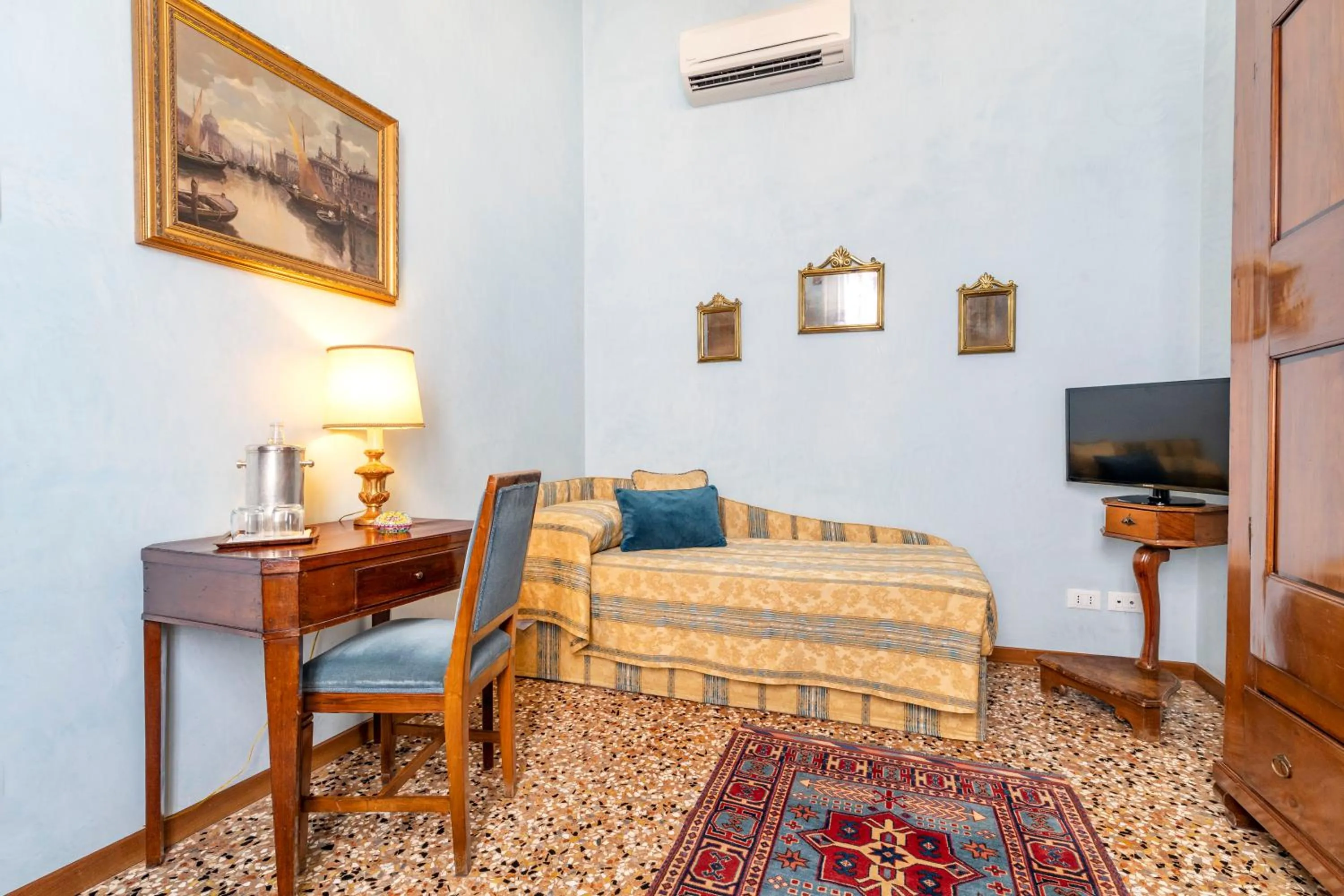 Photo of the whole room in Palazzo Schiavoni Residenza d'epoca & Suite-Apartments
