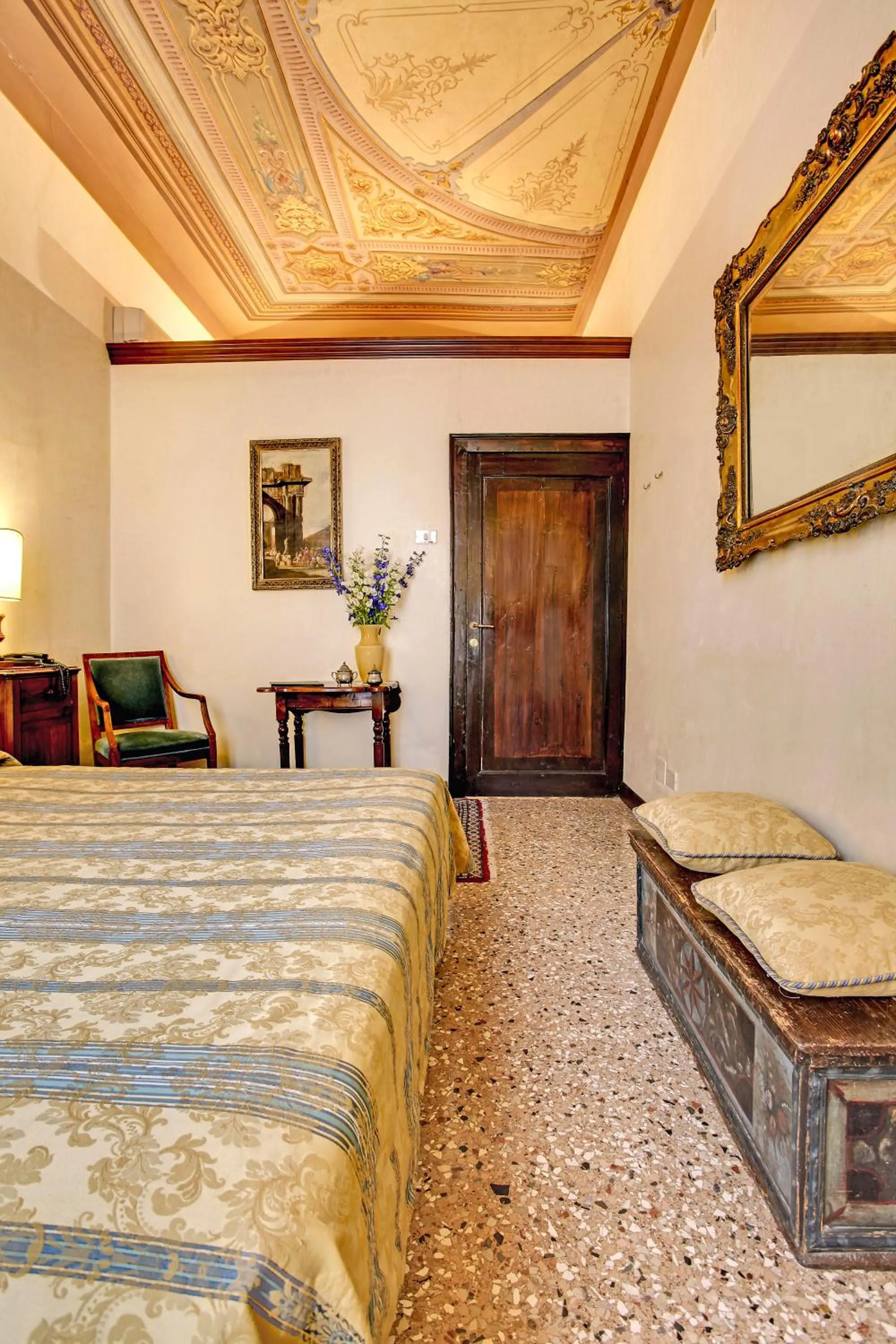 Bed in Palazzo Schiavoni Residenza d'epoca & Suite-Apartments