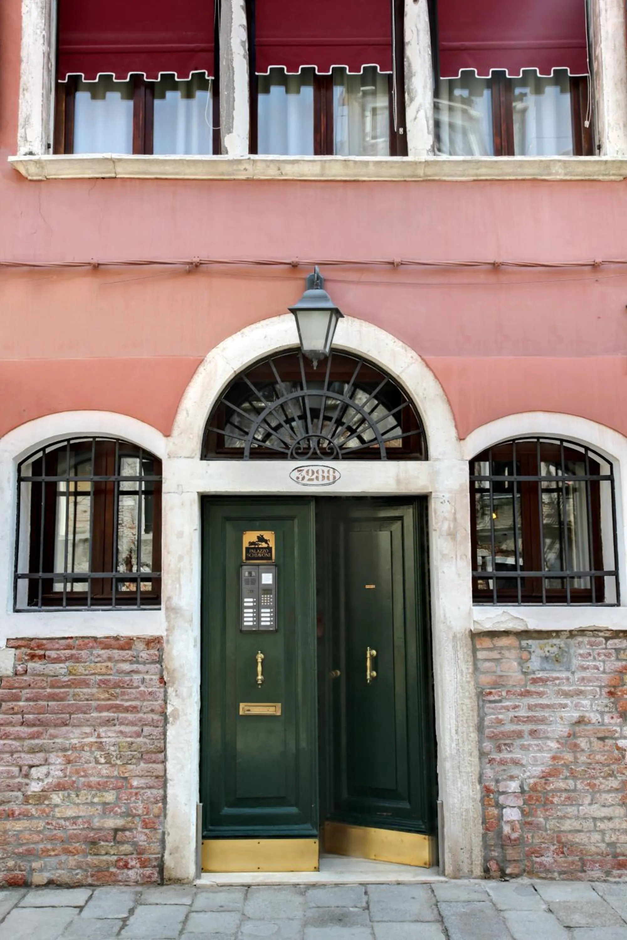 Facade/entrance in Palazzo Schiavoni Residenza d'epoca & Suite-Apartments