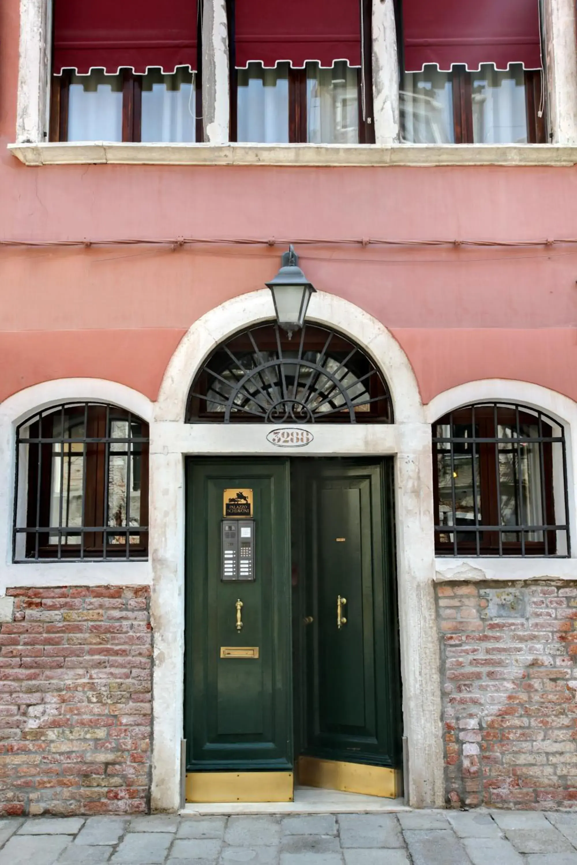 Facade/entrance in Palazzo Schiavoni Residenza d'epoca & Suite-Apartments Facade/entrance in Palazzo Schiavoni Residenza d'epoca & Suite-Apartments