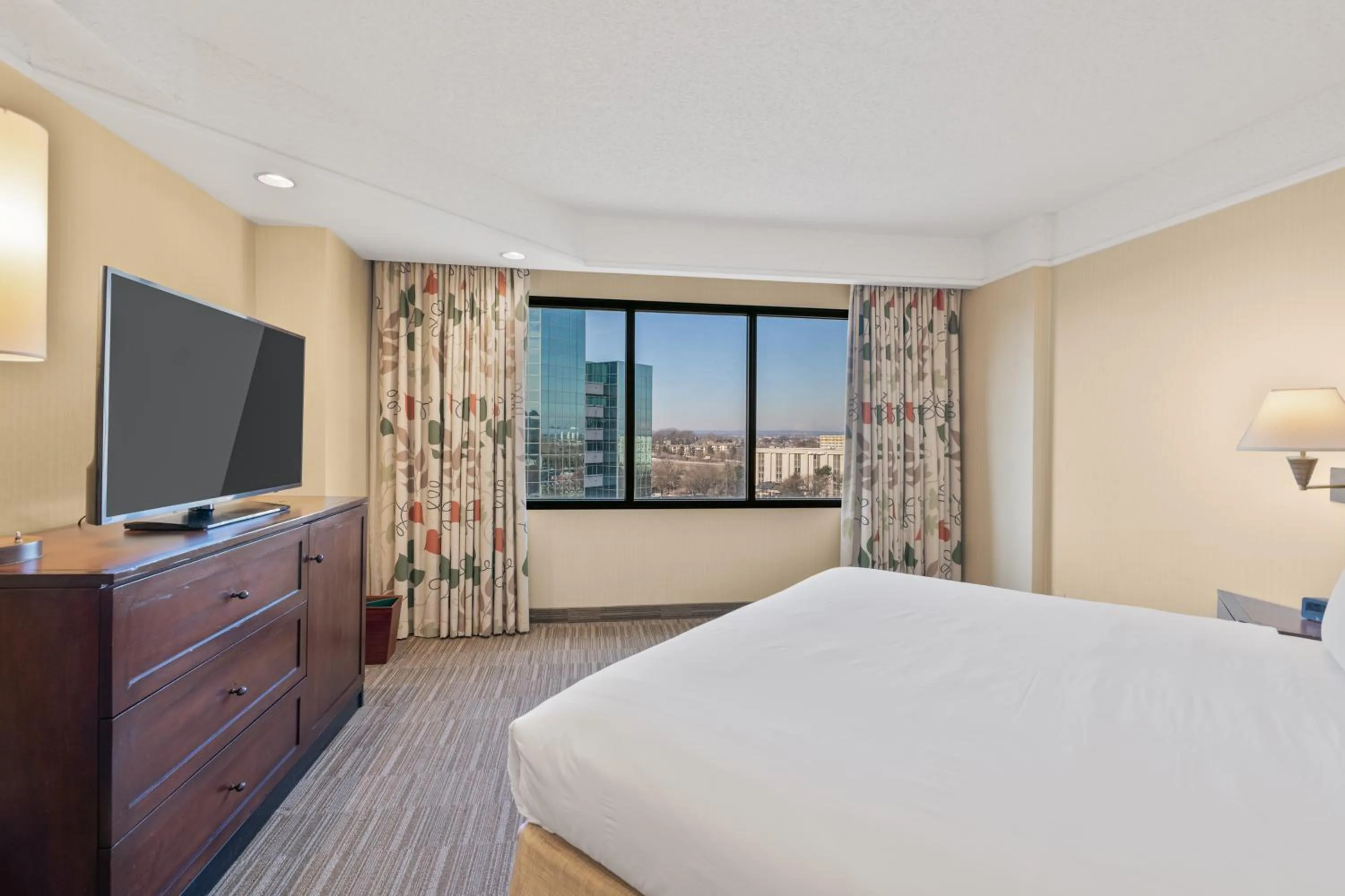 Bedroom, Bed in Harmony Suites Secaucus Meadowlands
