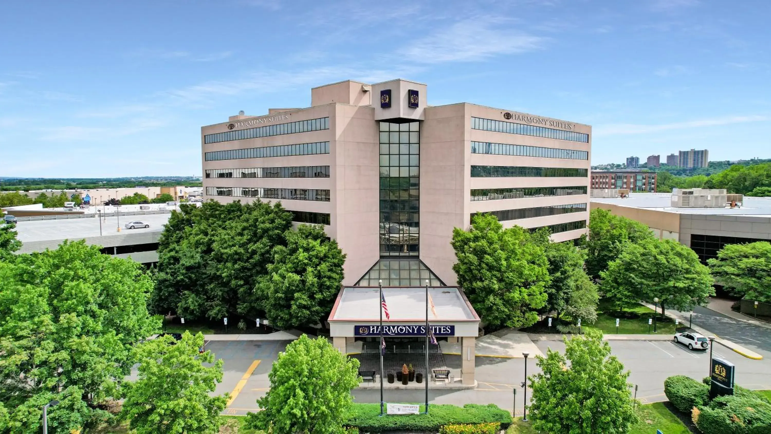 Property building in Harmony Suites Secaucus Meadowlands Property building in Harmony Suites Secaucus Meadowlands