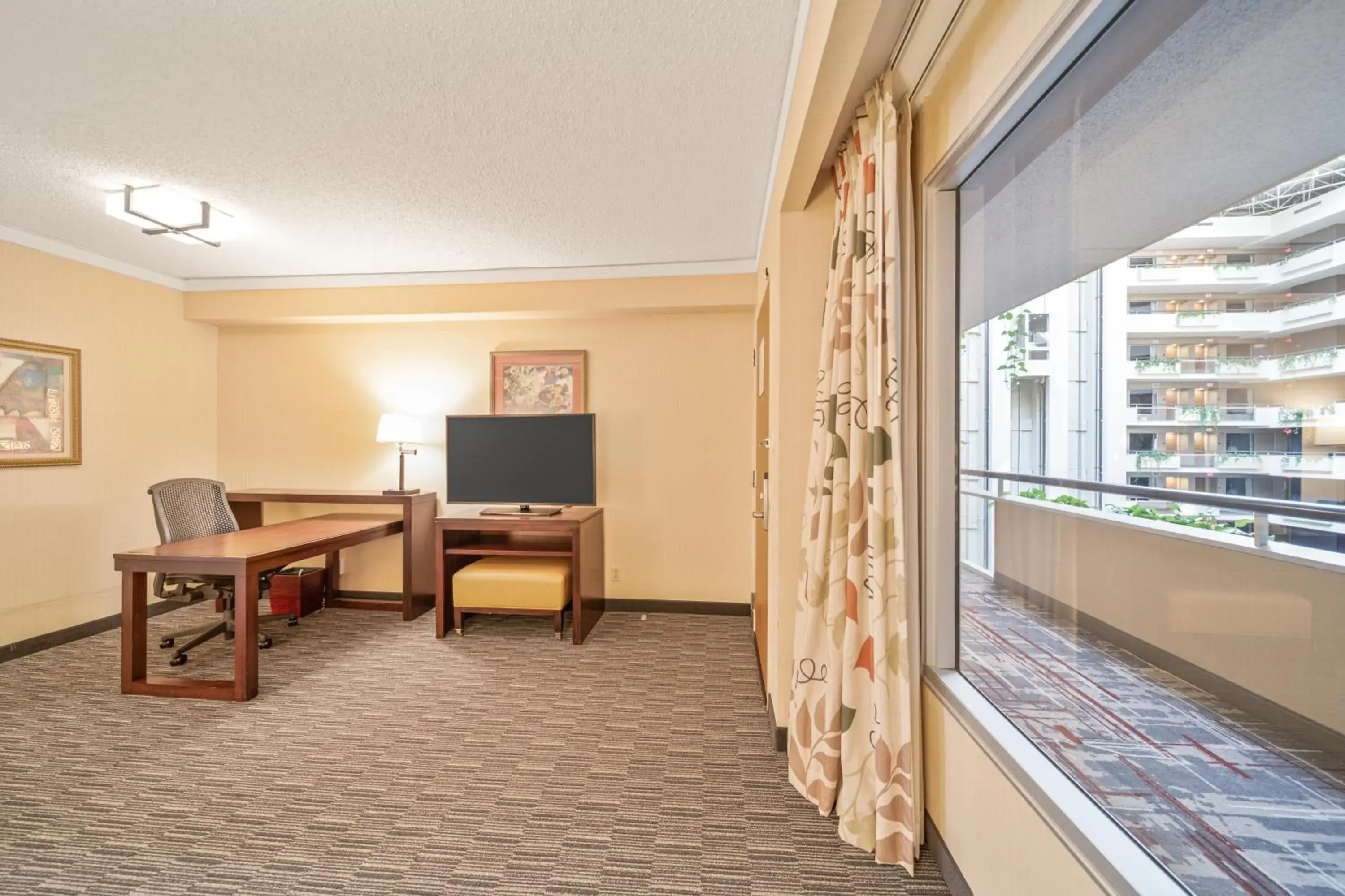 Living room in Harmony Suites Secaucus Meadowlands Living room in Harmony Suites Secaucus Meadowlands