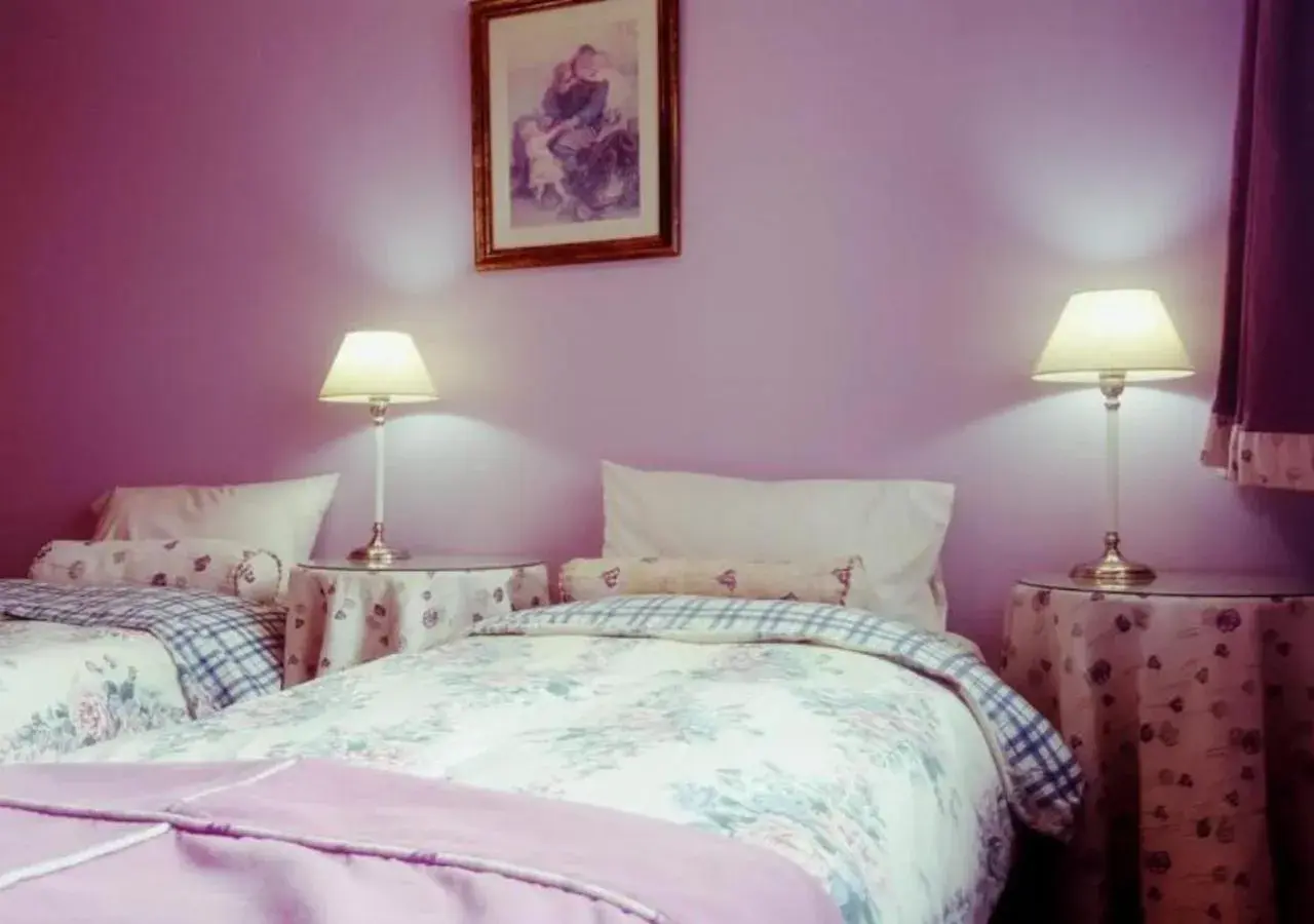 Twin Room with Private Bathroom in FLOR AUSTRAL Twin Room with Private Bathroom in FLOR AUSTRAL