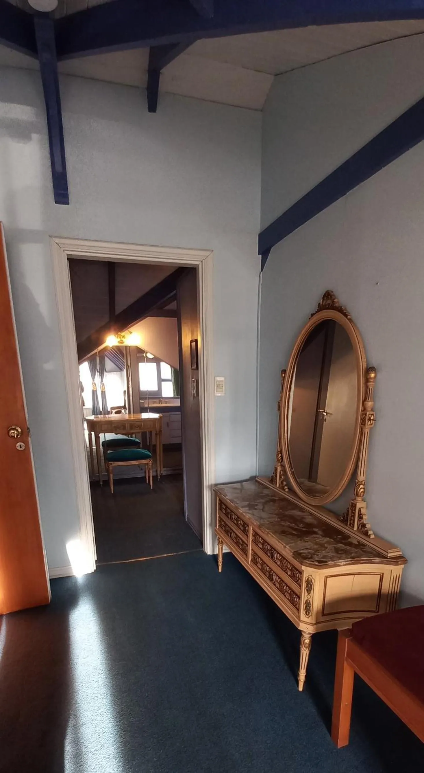 Photo of the whole room in FLOR AUSTRAL