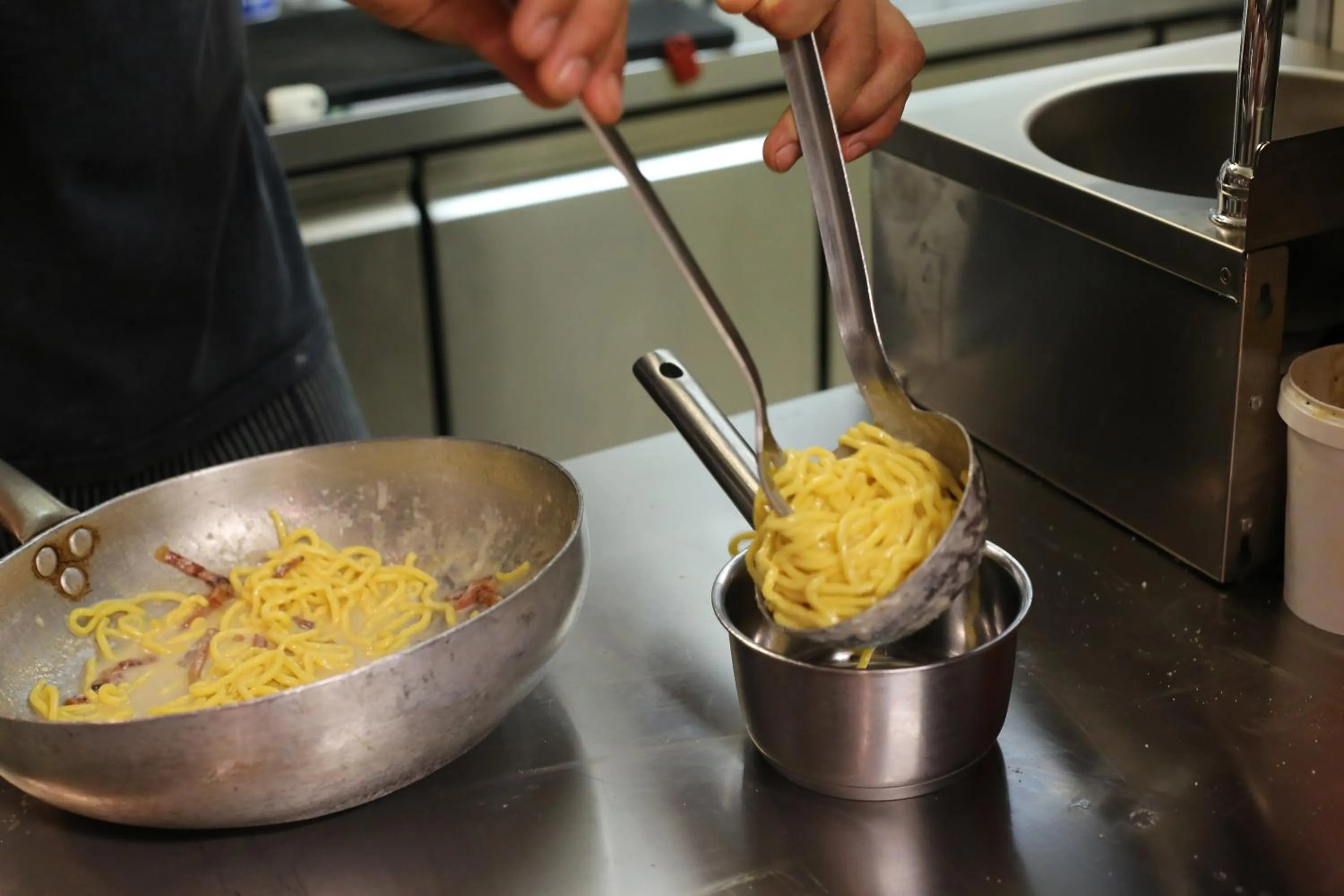 Restaurant/places to eat in City Guest House