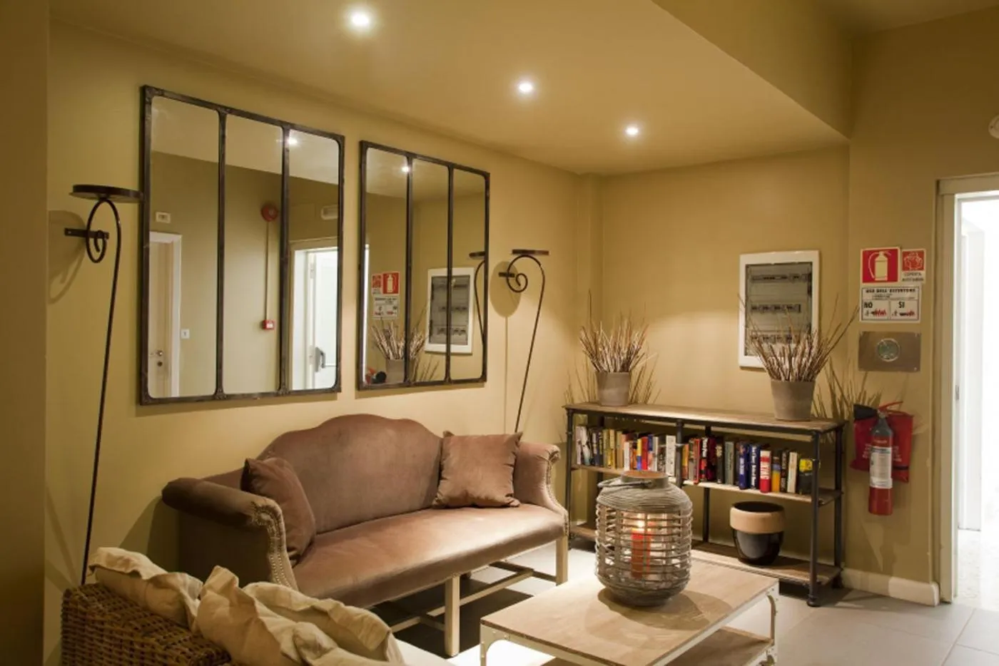 Communal lounge/ TV room in City Guest House