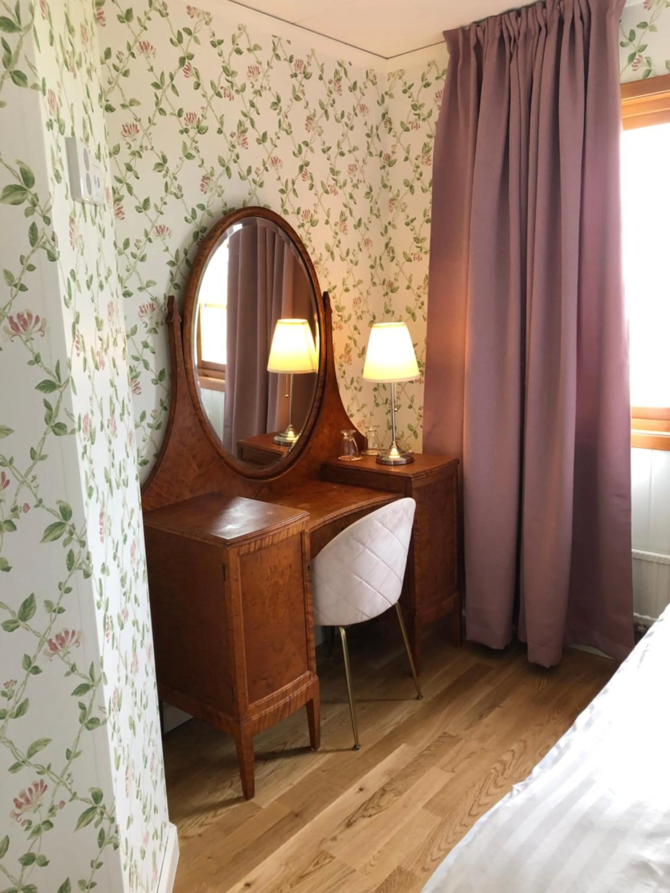 Bed in Bjälbo Gästhus B&B
