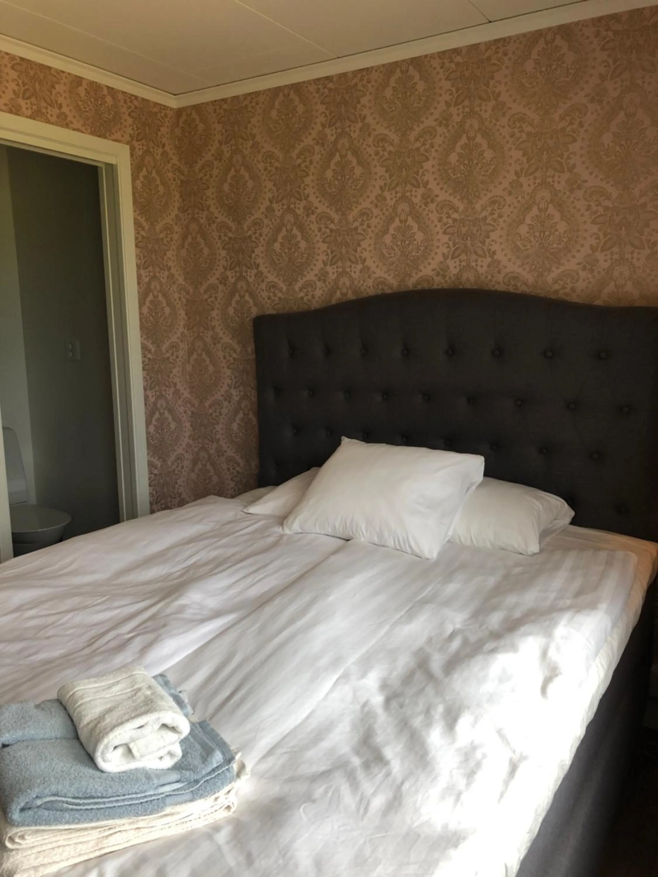 Bed in Bjälbo Gästhus B&B