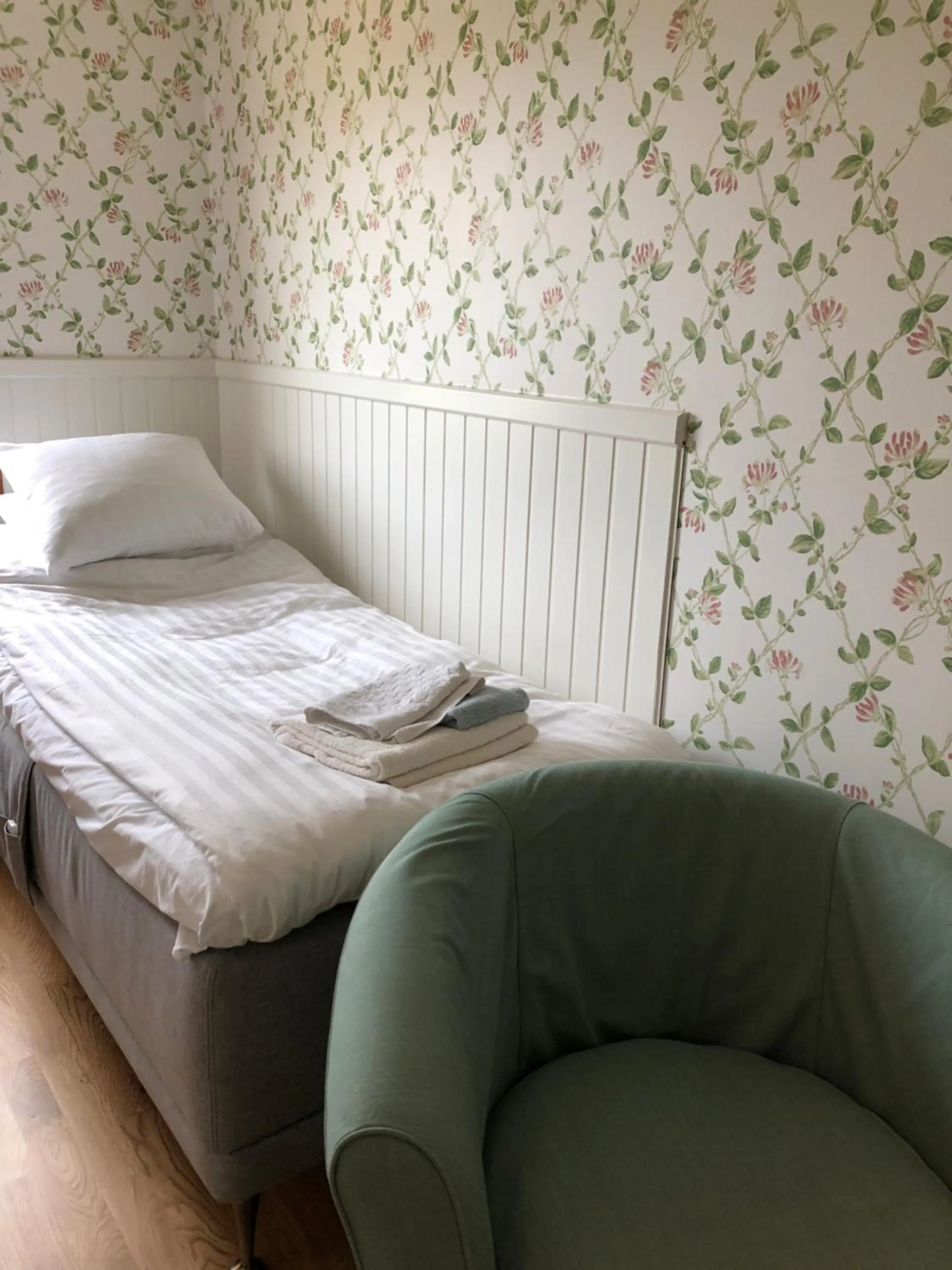 Bed in Bjälbo Gästhus B&B