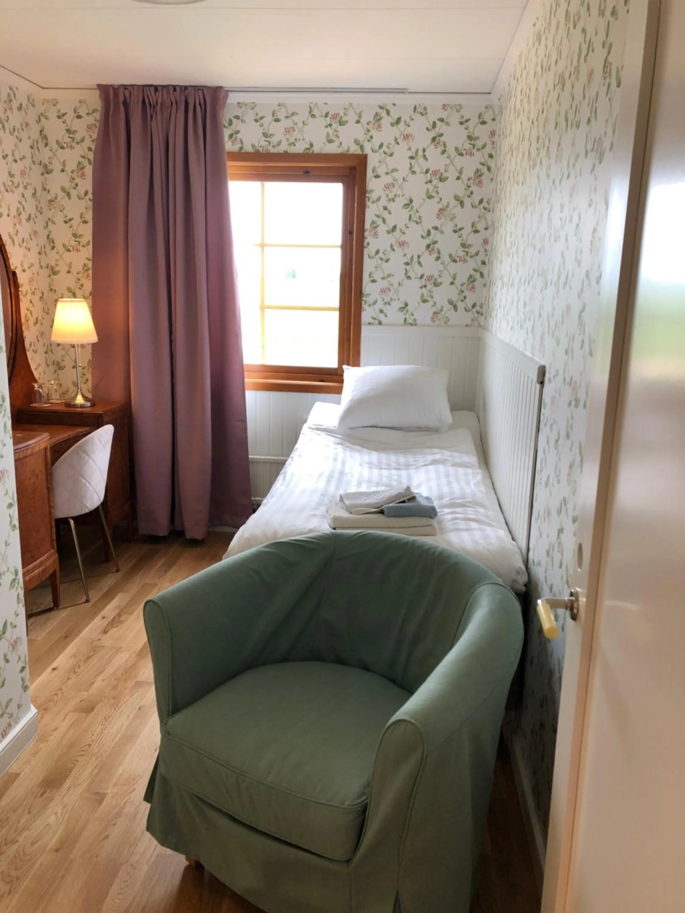 Bed in Bjälbo Gästhus B&B